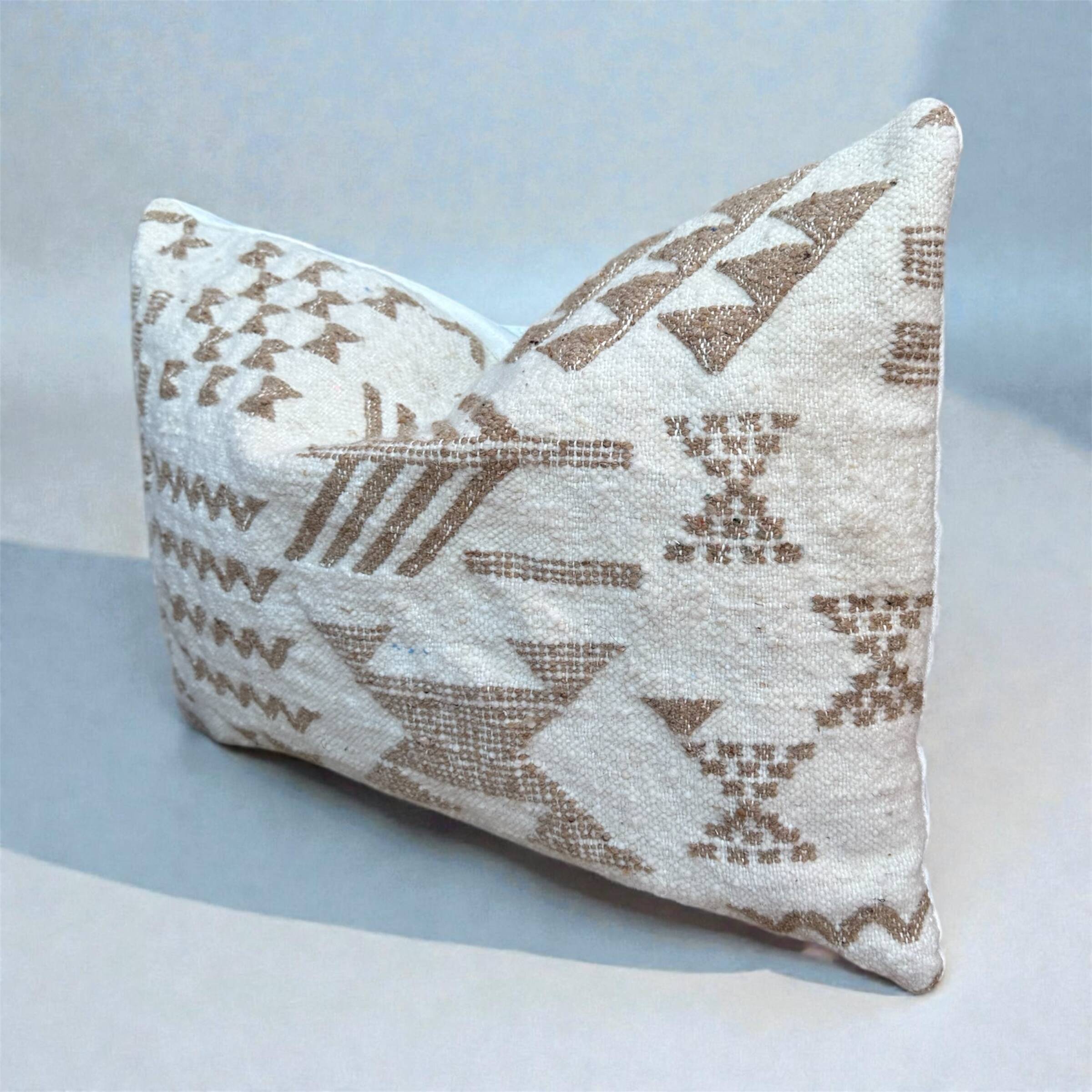 Handmade cushion cover in Berber wool: Moroccan Kilim cushion 60x40.