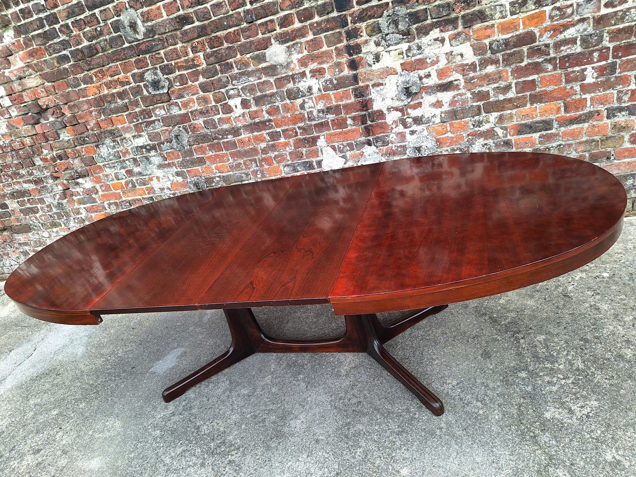 Large vintage Baumann table in rosewood with extensions, antique furniture.