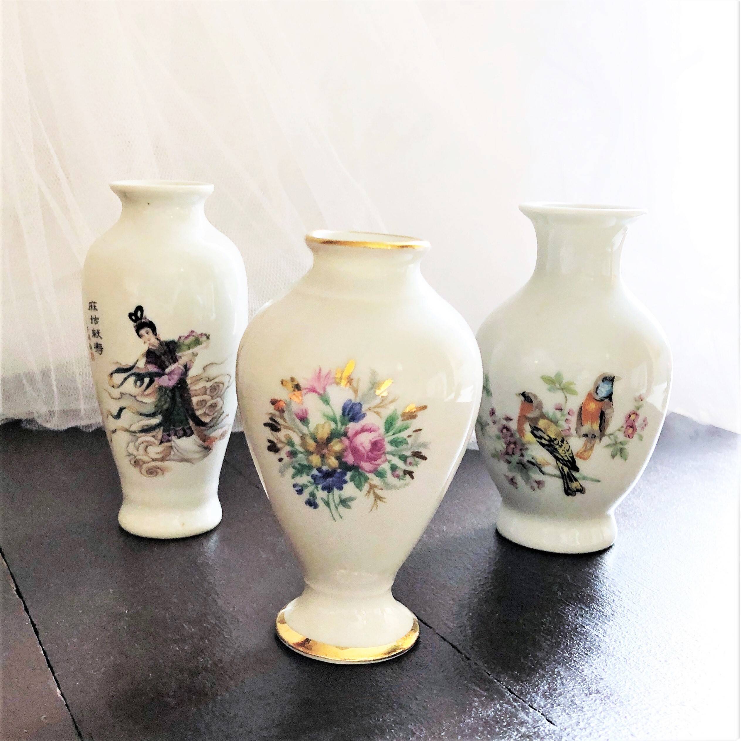 Set of 3 porcelain vases