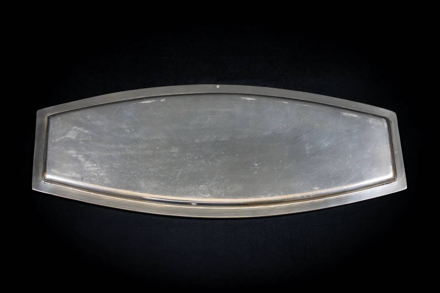 Silver-plated metal cake dish, shell design – hallmarked, 38 x 15 cm