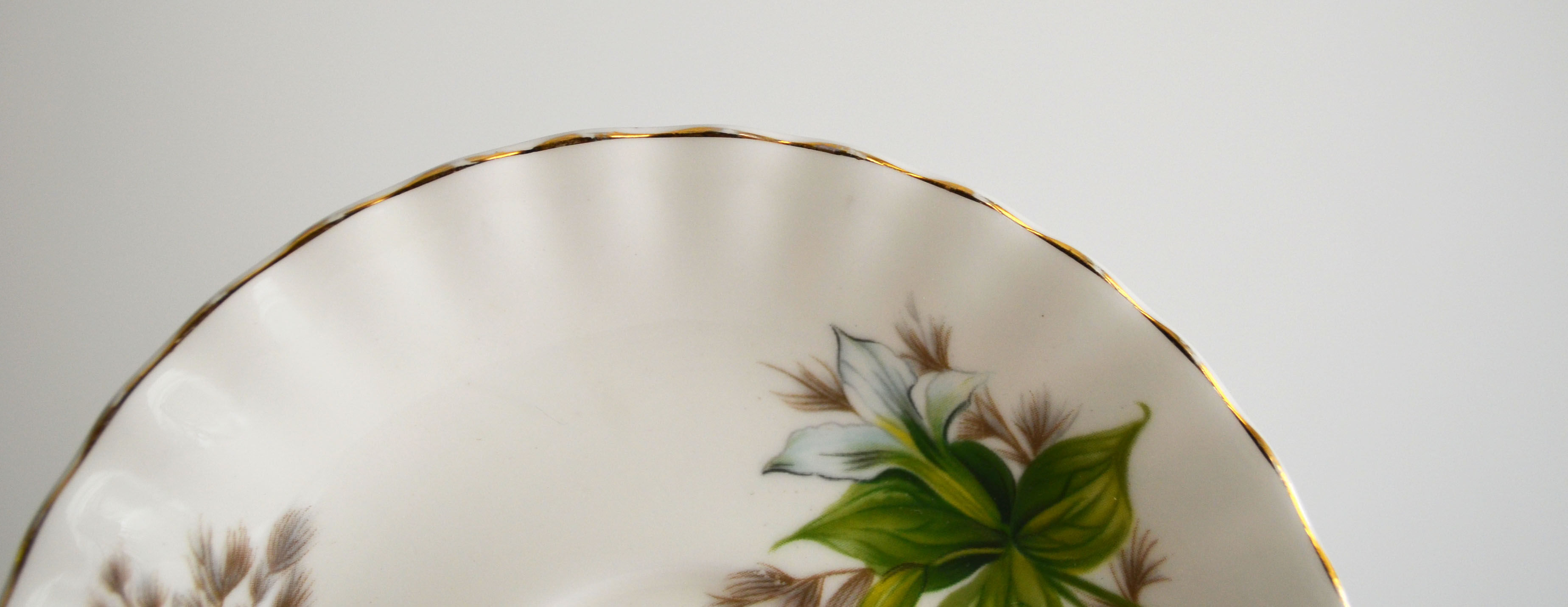 Tea cup Royal Albert English porcelain "Trillium"