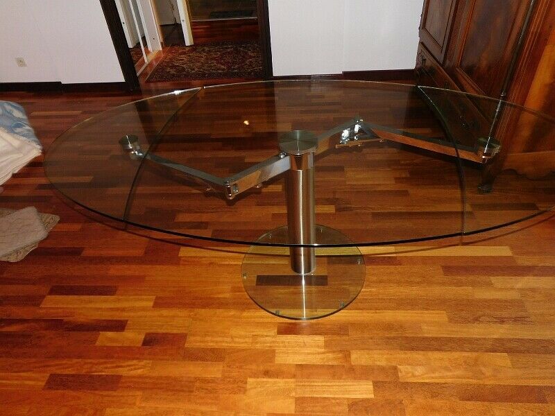 Glass and stainless steel dining table with 2-length system