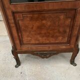 Louis XVI style one-door display case in 20th century wood marquetry