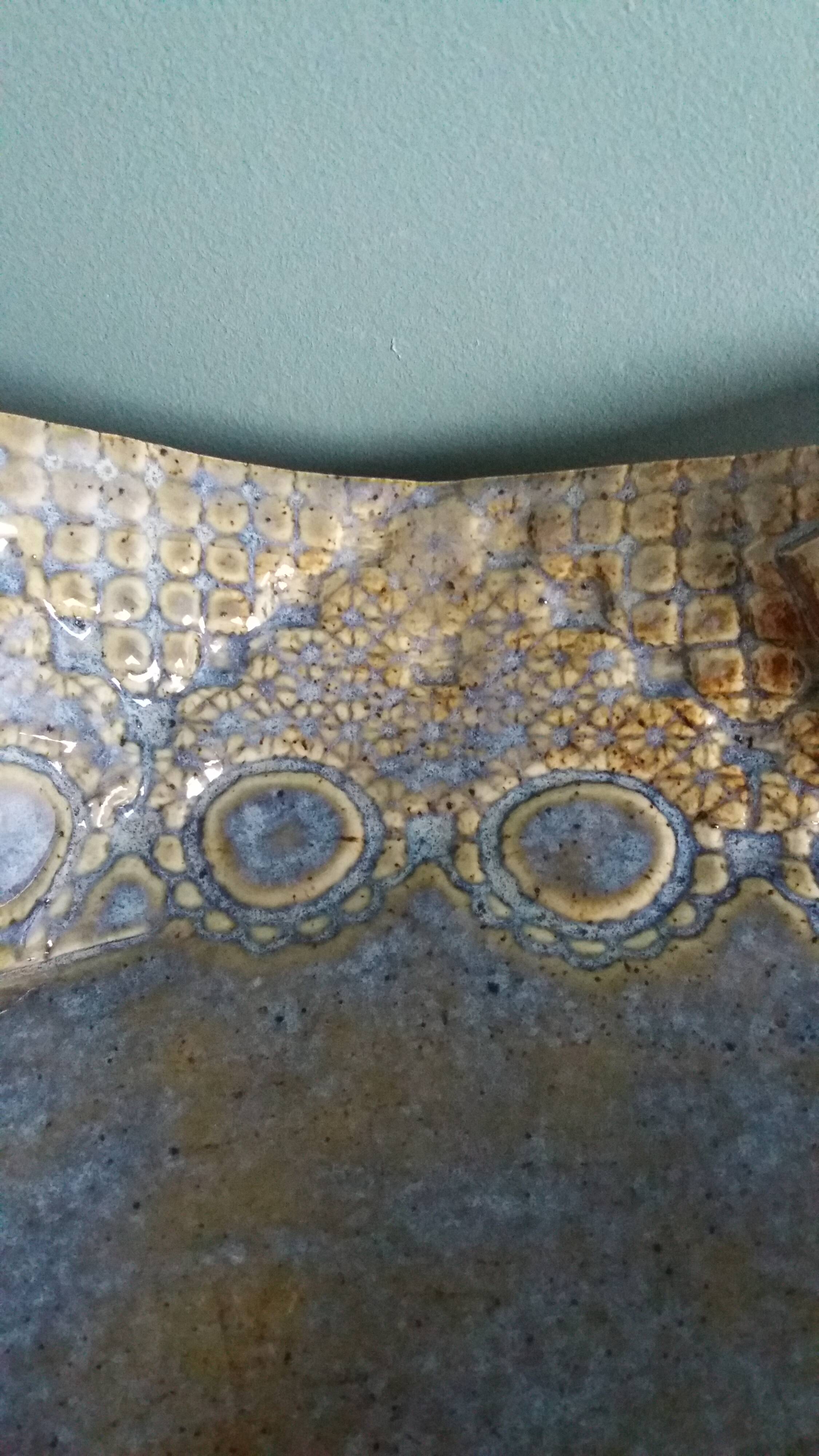 AP ceramic trinket tray with lace-like embroidery effect