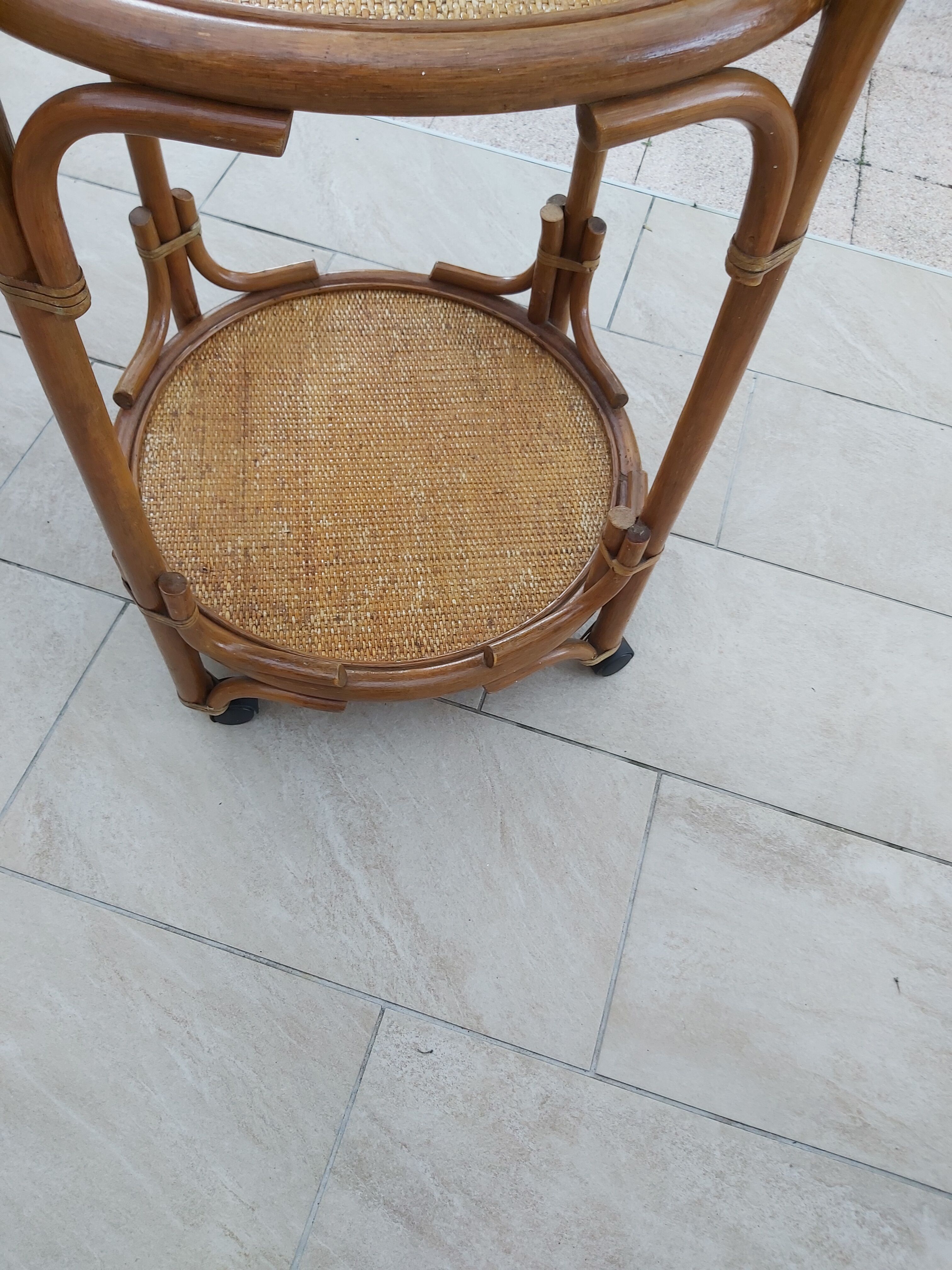 Rolling rattan service