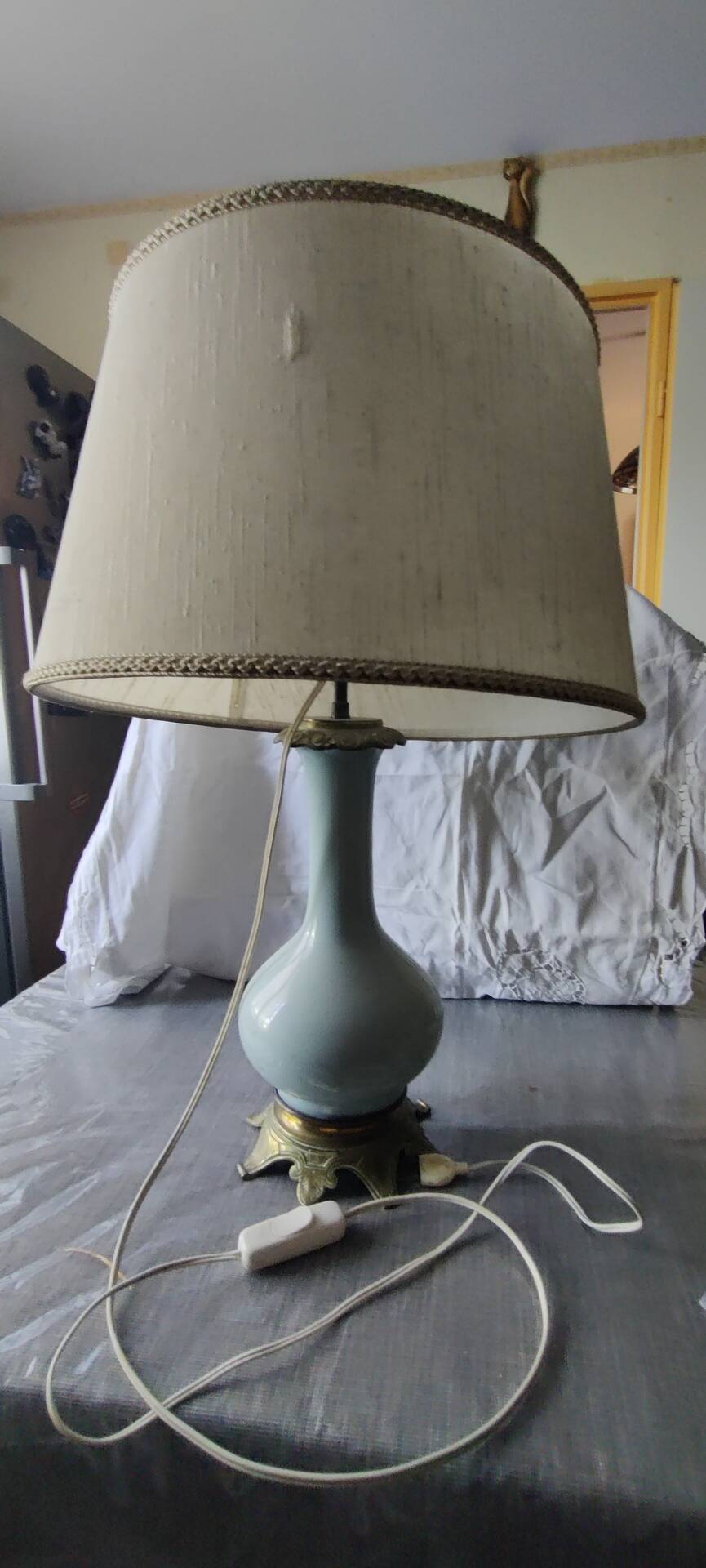 Table lamp