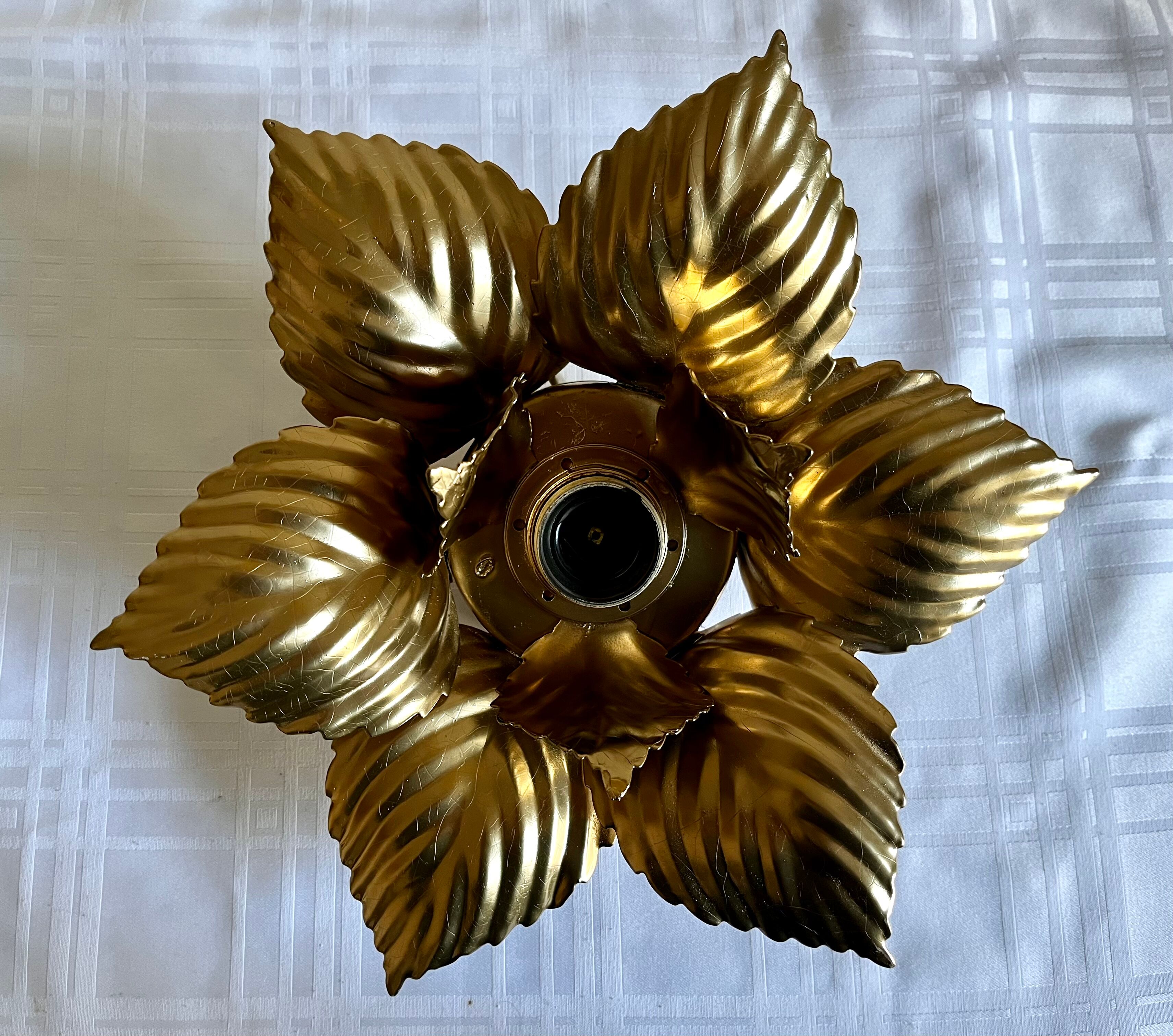 Paire d’appliques fleurs dorées