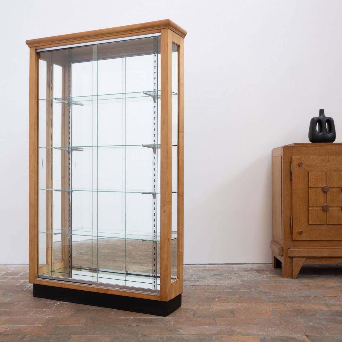 Blonde walnut display cabinet with sliding glass doors – 20th century