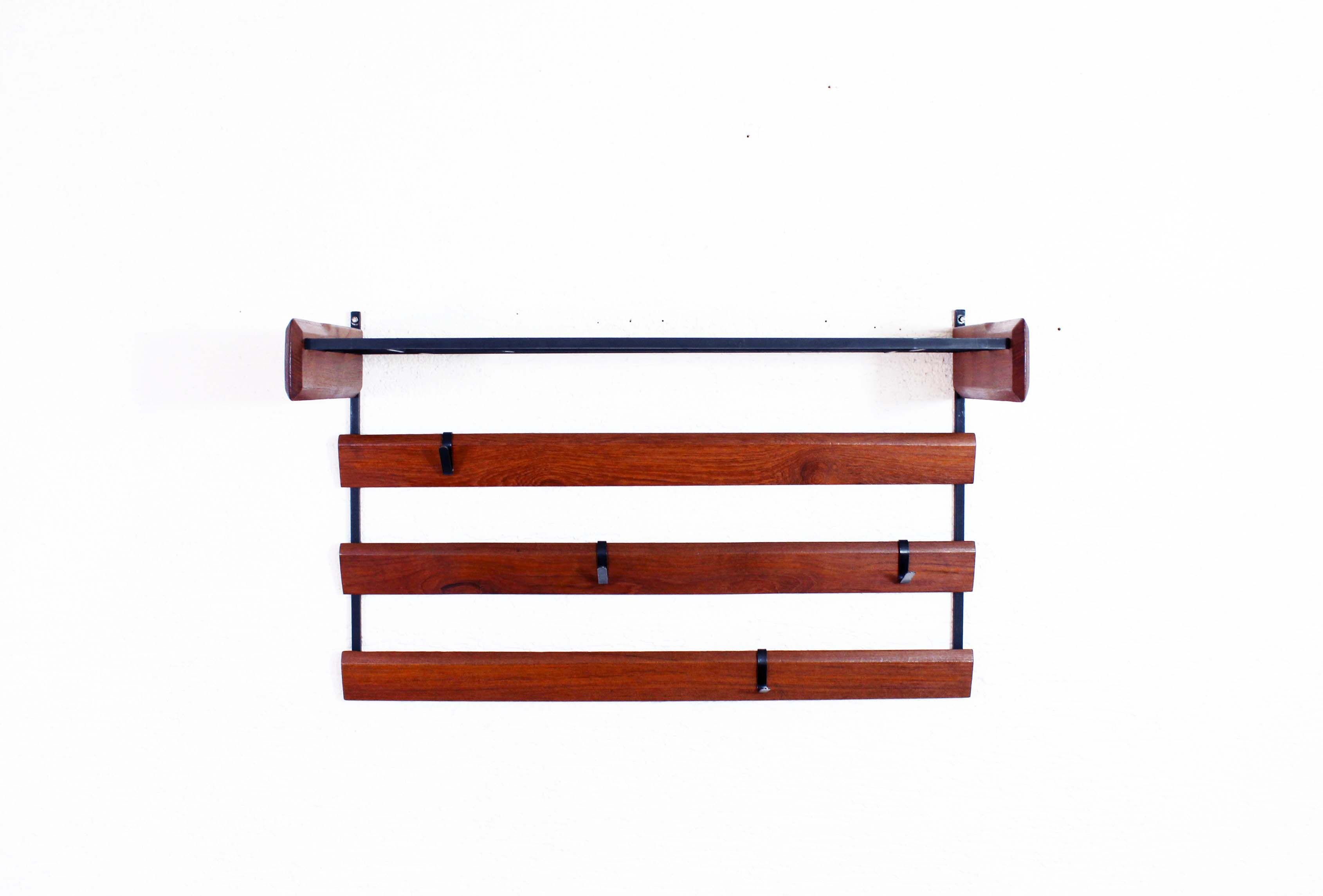 Superb jacket with a removable hooks door