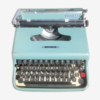 Olivetti lettera 22 typewriter