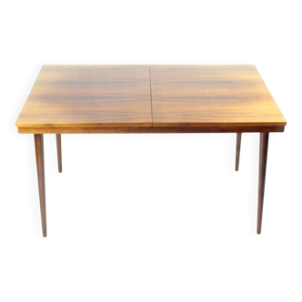 Table à manger extensible en noyer, style milieu du siècle, par Mier, Tchécoslovaquie, années 1960