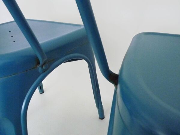 Paire de Chaises A Tolix en métal bleu Xavier Pauchard