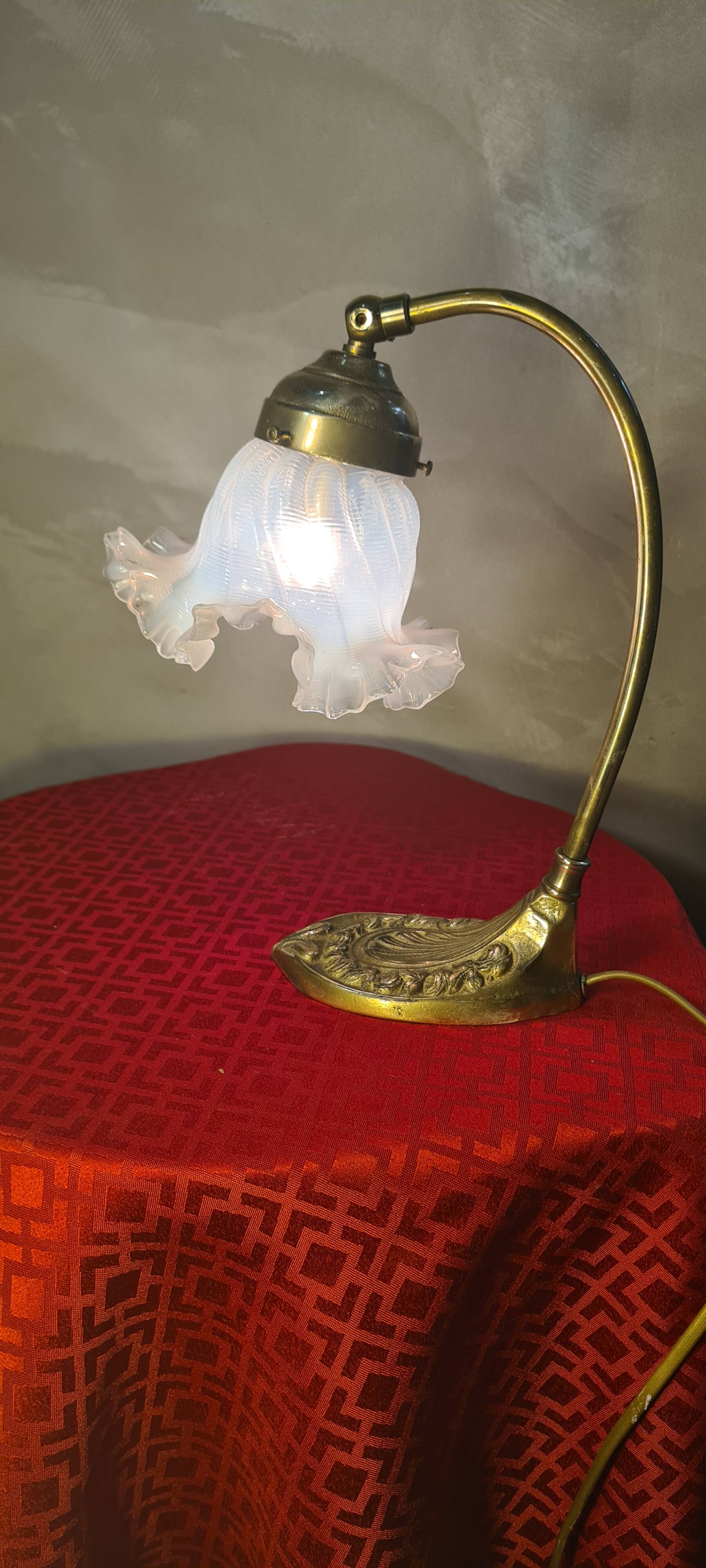 brass and bronze desk lamp superb tulip glass 1920 elec ok 35x25
