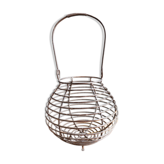 Vintage Black Iron Egg Basket – Retro Egg Holder – Kitchen Decor