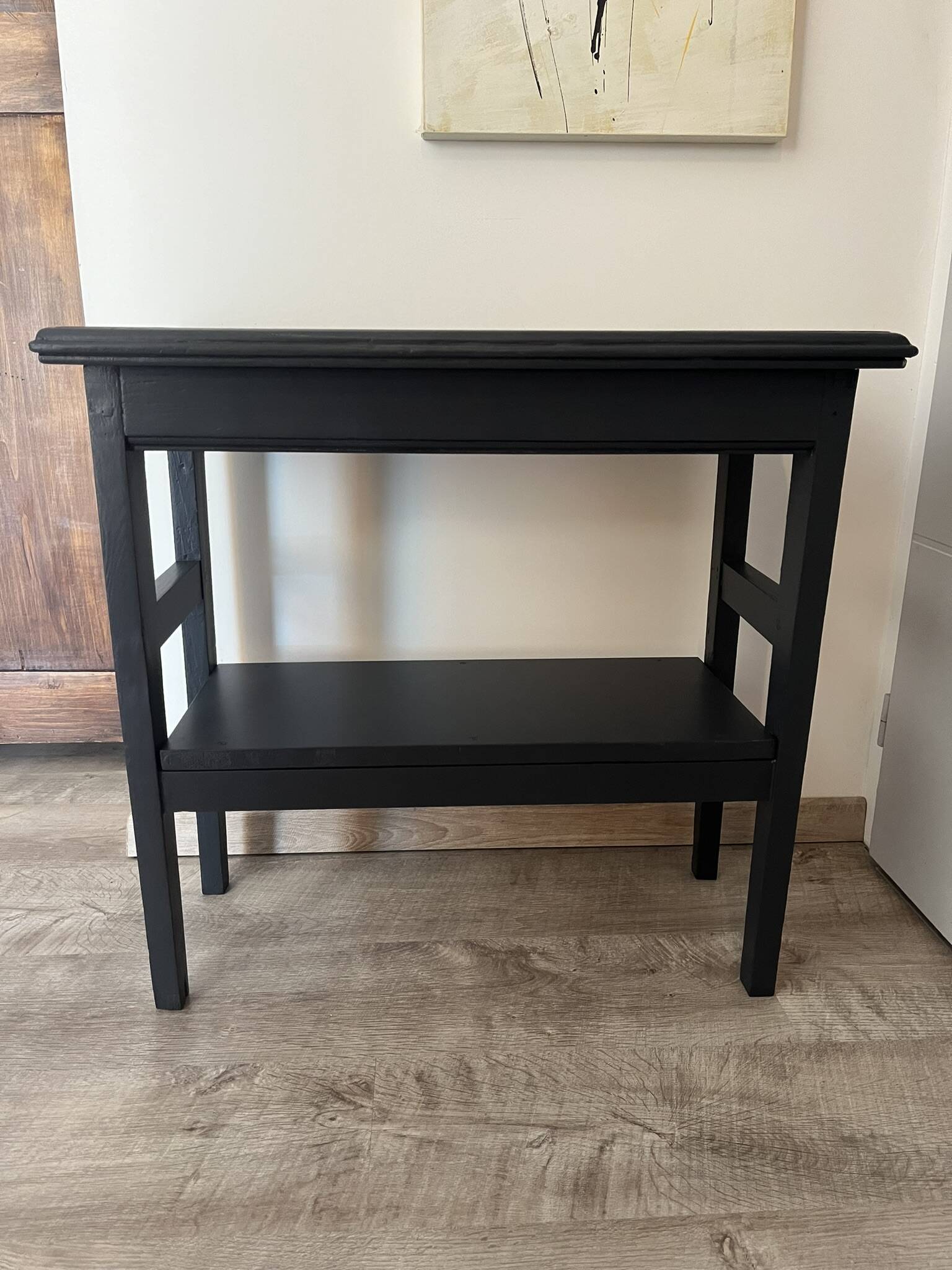 Renovated entrance console – Tailcoat finish