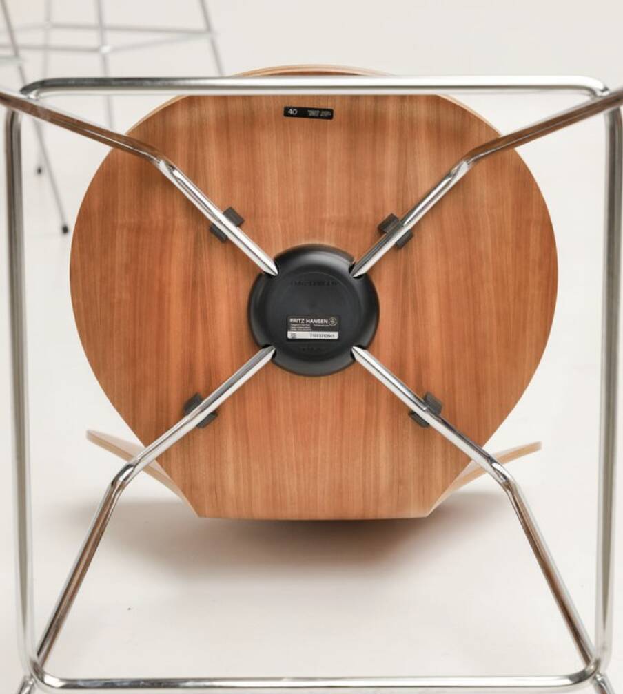 Bar stool Series 7 3187 in wood by Arne Jacobsen for Fritz Hansen