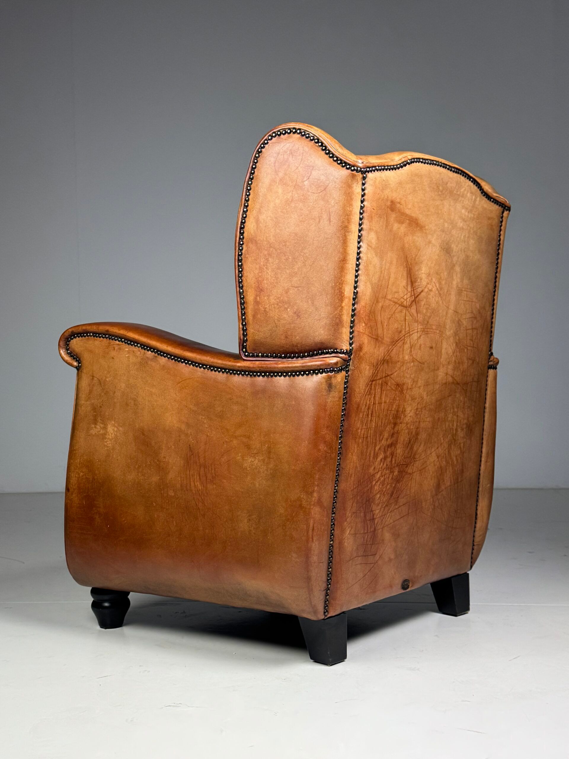 Set of 2 sheepskin club armchairs