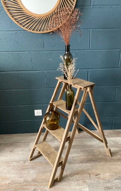 Stepladder decorated in old oak