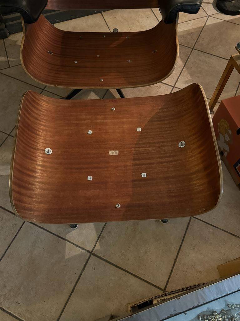 Eames lounge chair and ottoman Mobilier International