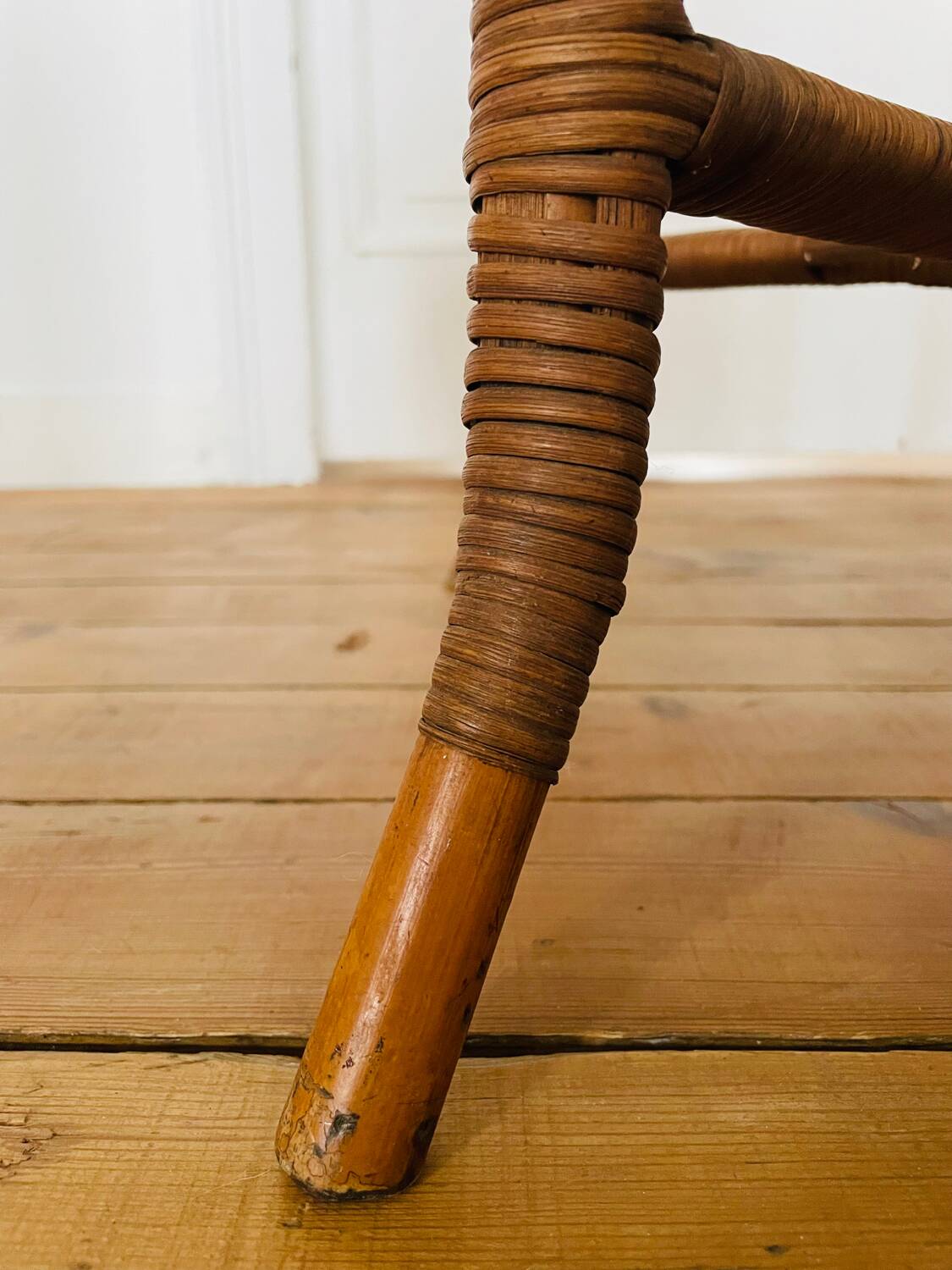 Vintage rattan coffee table pedestal