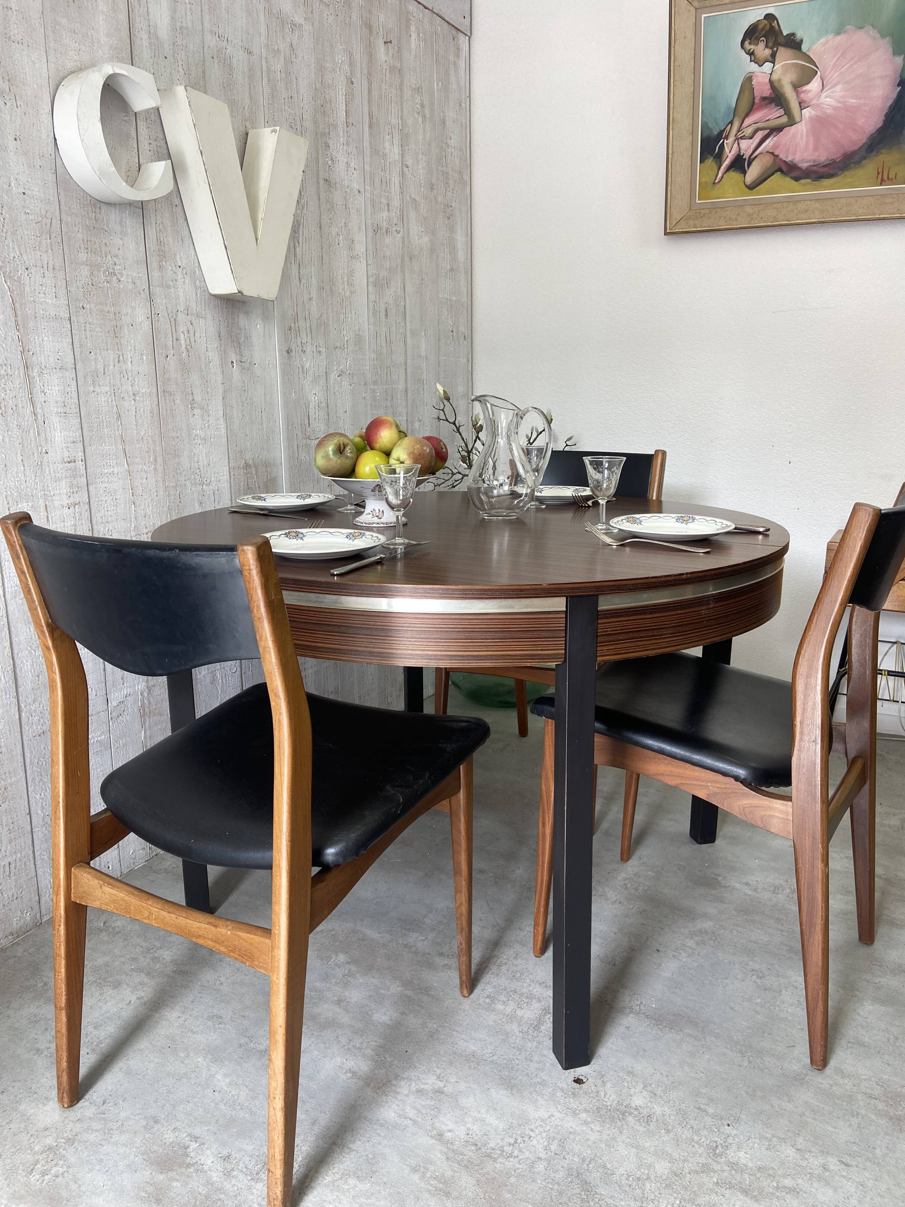 Extensible "butterfly" table