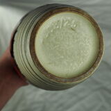 Frieze vase with green and red round