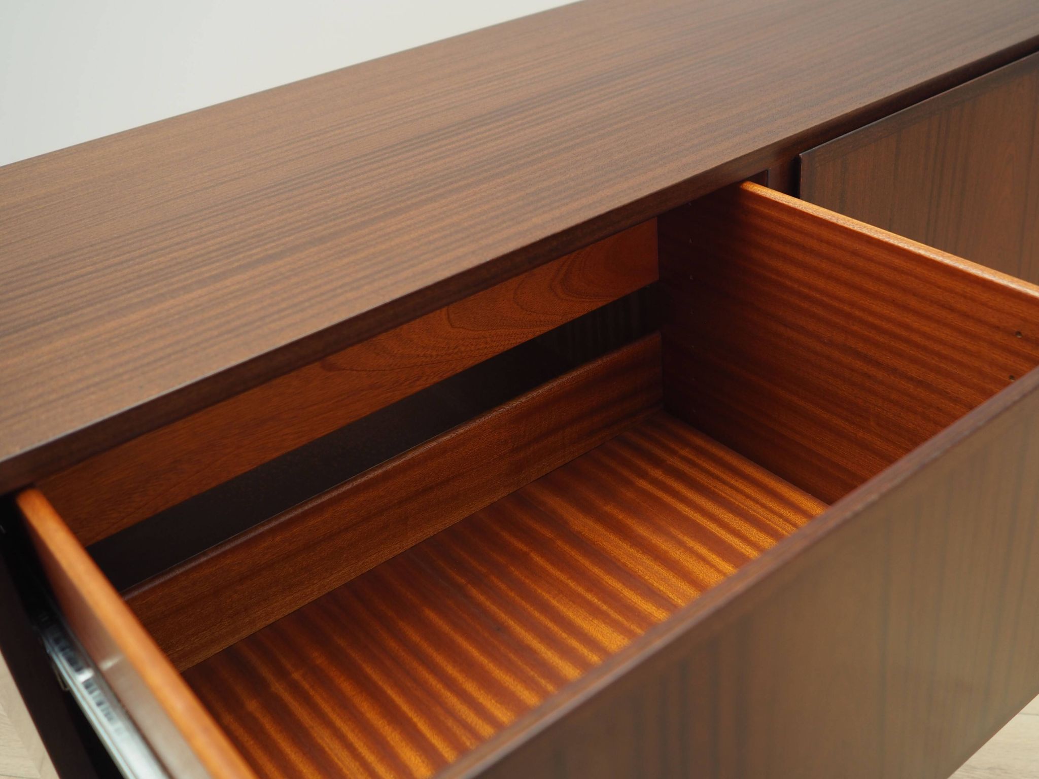 Commode en acajou, design danois, années 1970, éditeur : Omann Jun