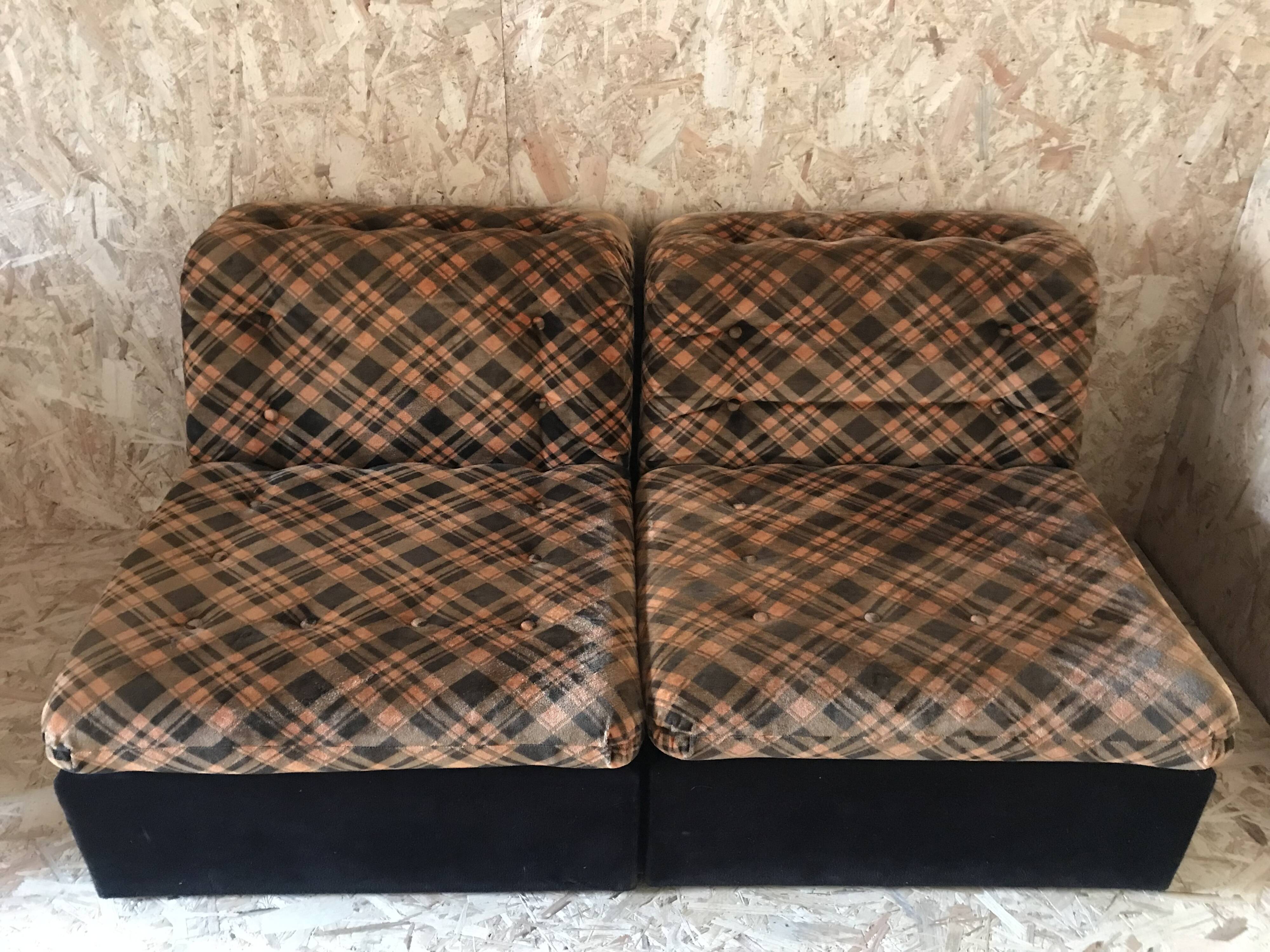 Paire de chauffeuses vintage pop 1970-1980