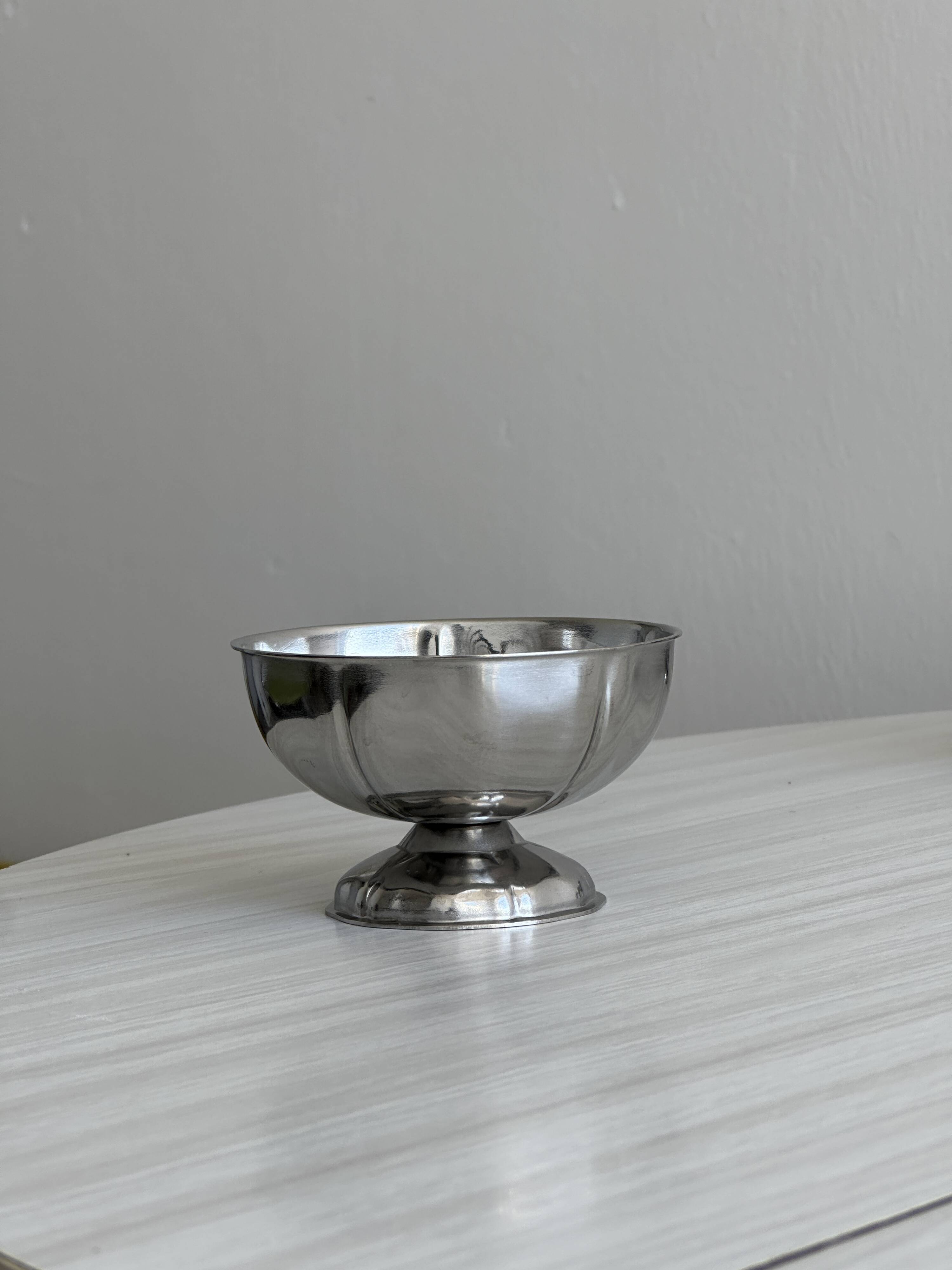 6 stainless steel footed bowls, Letang Remy style