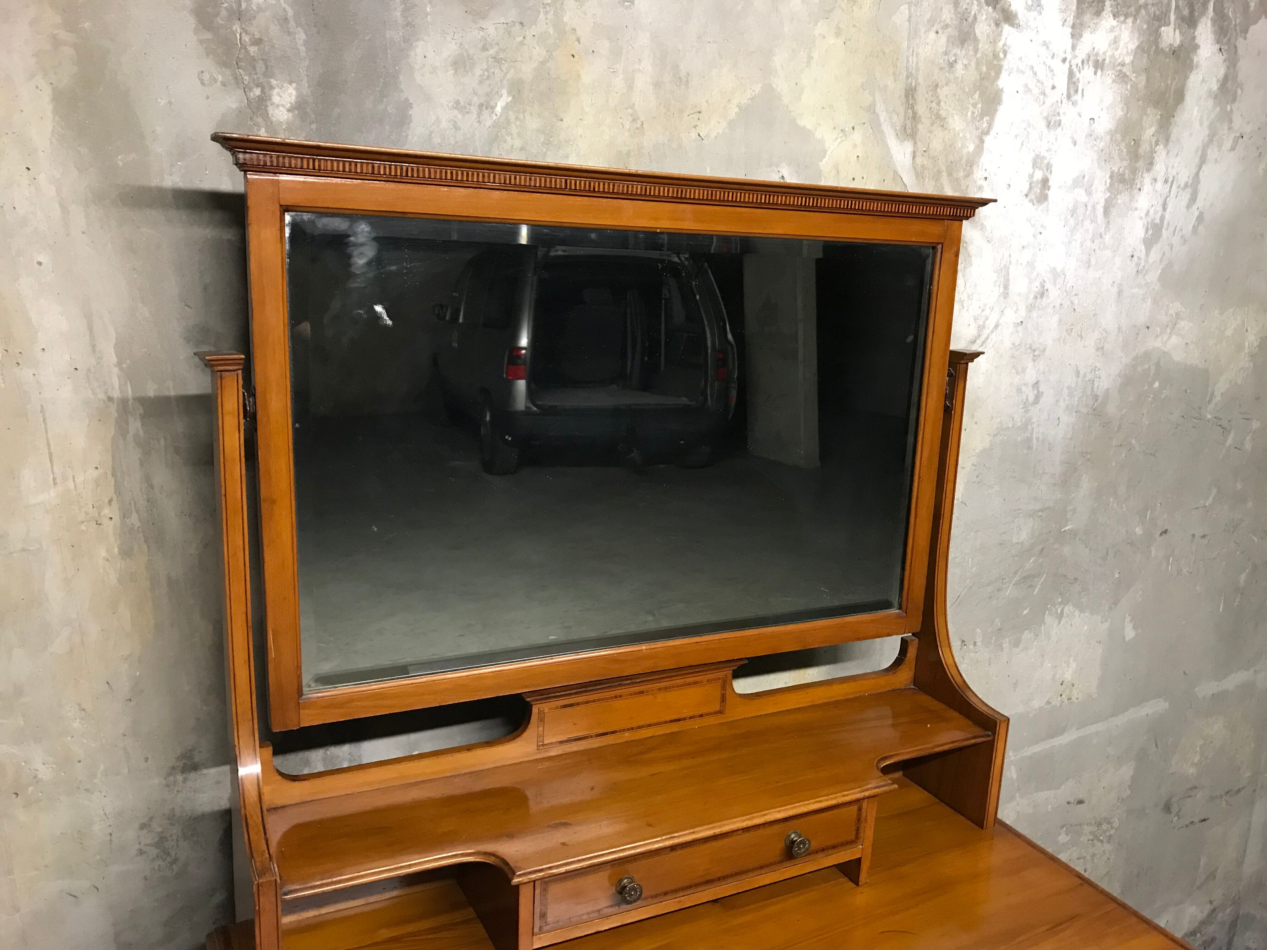 British dressing table 19th