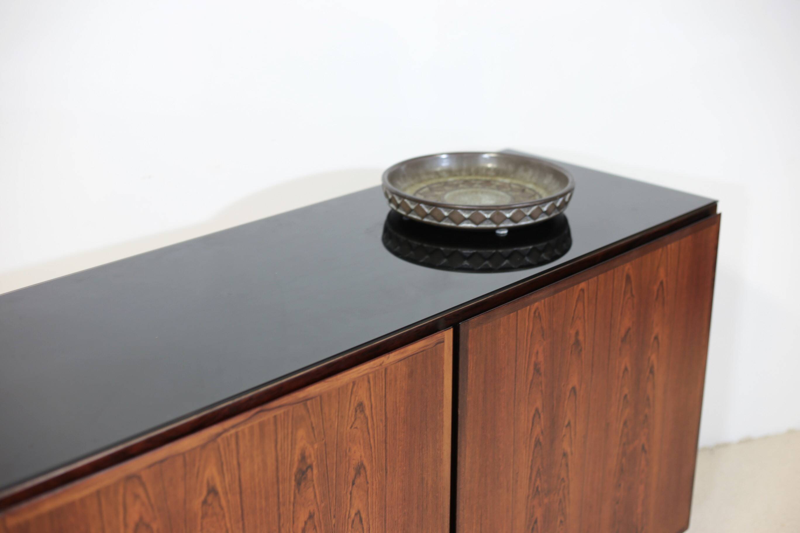 Omann Jun buffet in rosewood