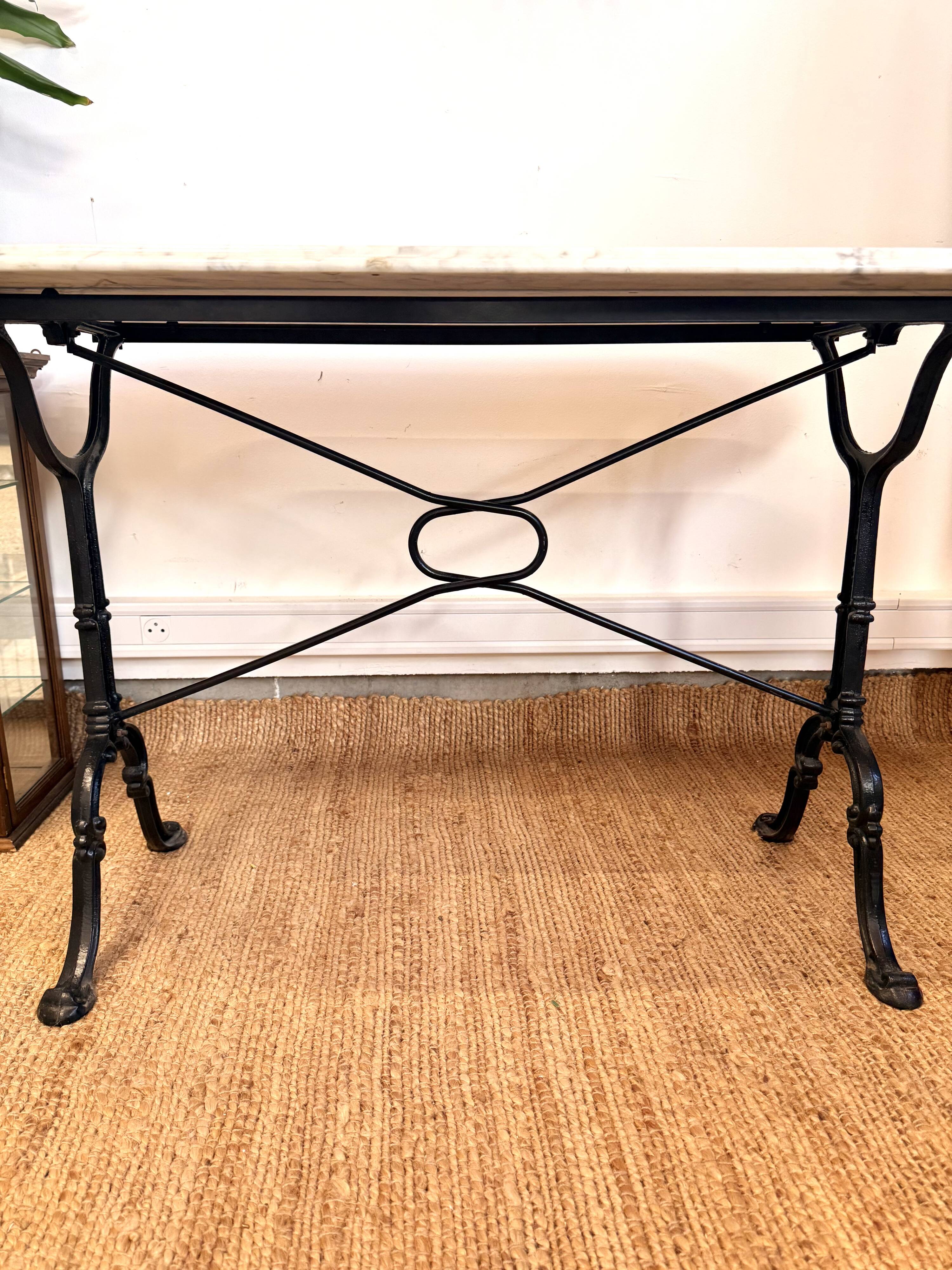 Table bistrot italienne en marbre et fonte