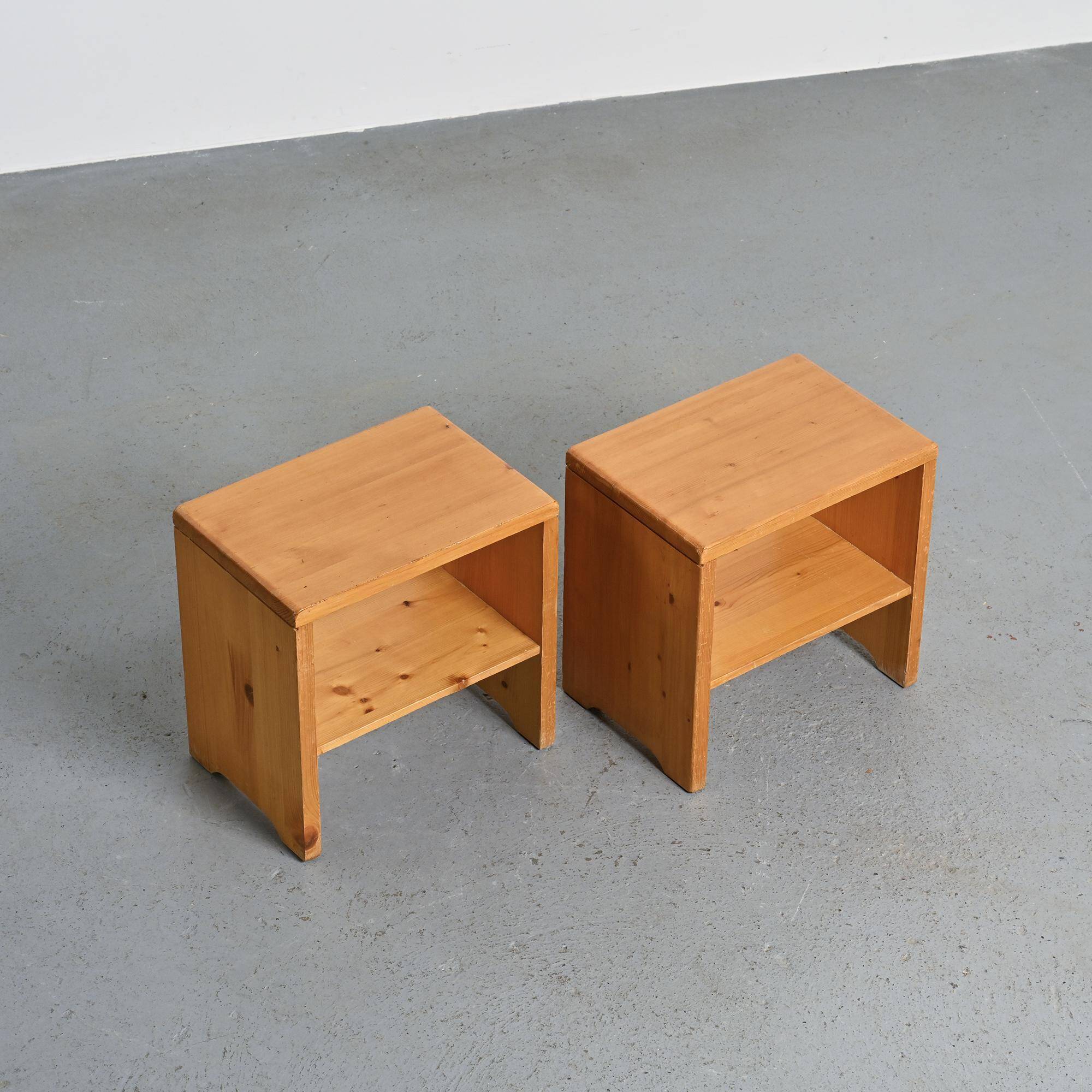 Pair of bedside tables from Arcs in solid pine, circa 1975.