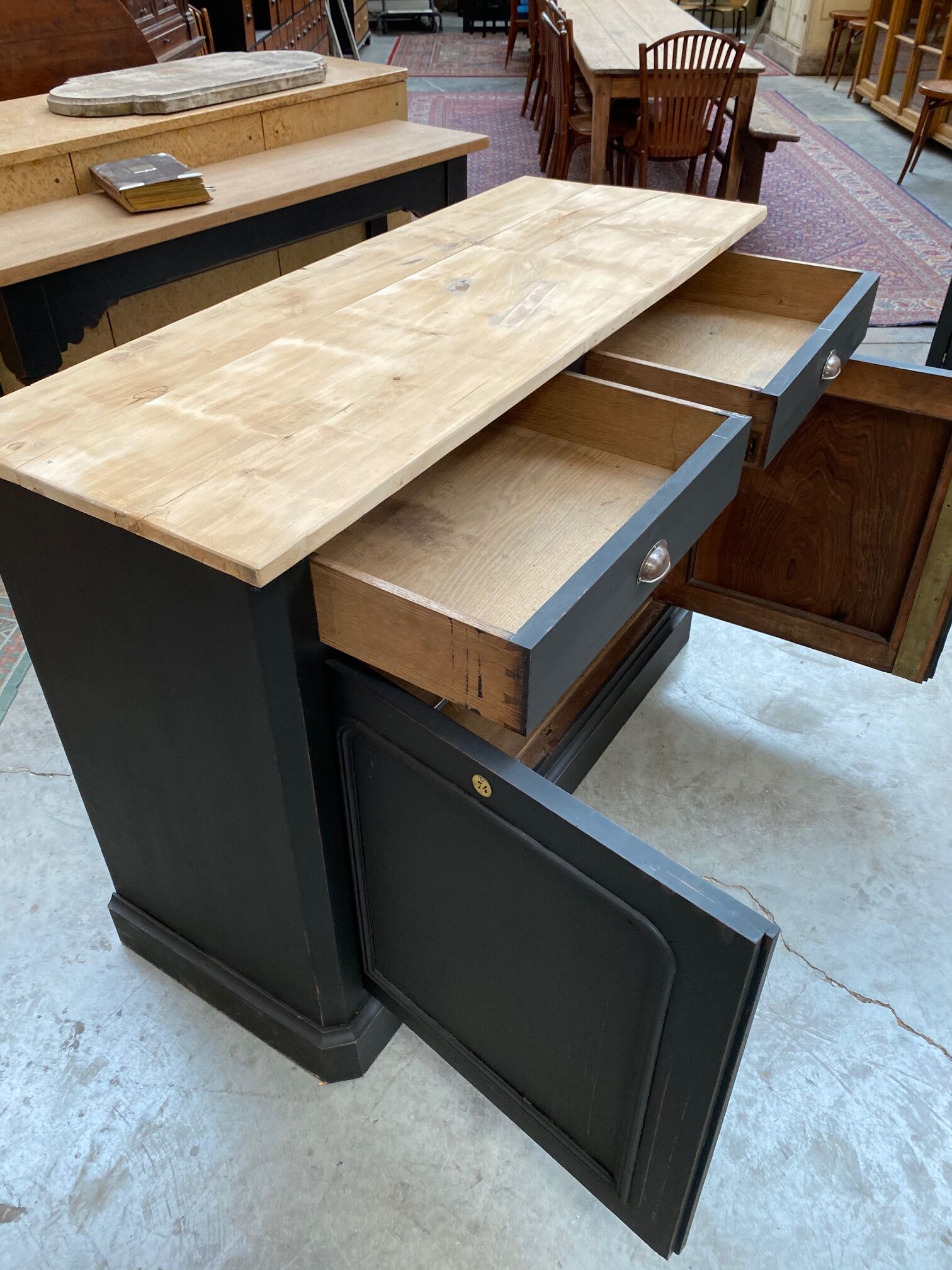 Buffet 2 doors late nineteenth