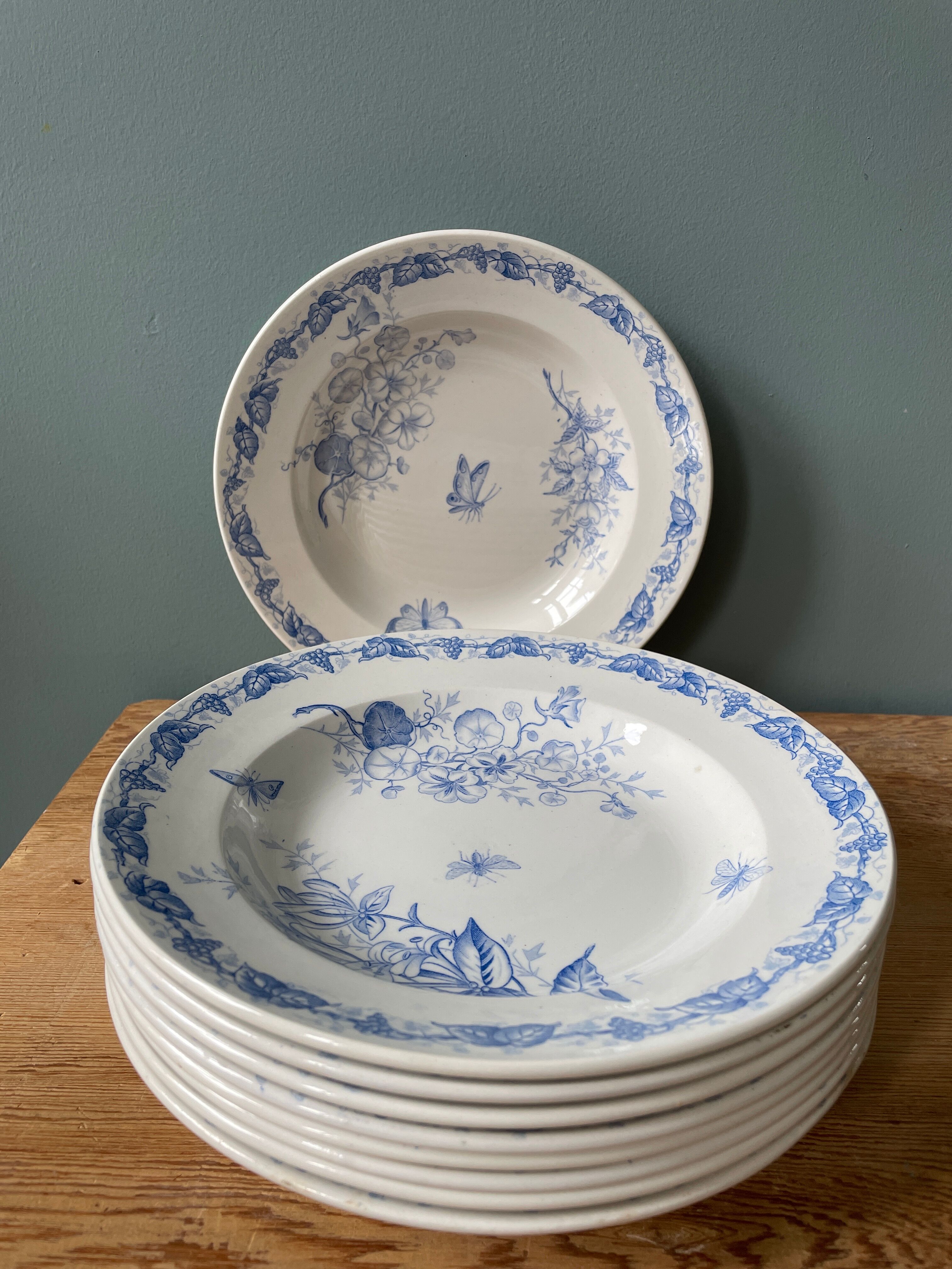 Set of 9 hollow plates 1900 "Butterfly" FF Pexonne