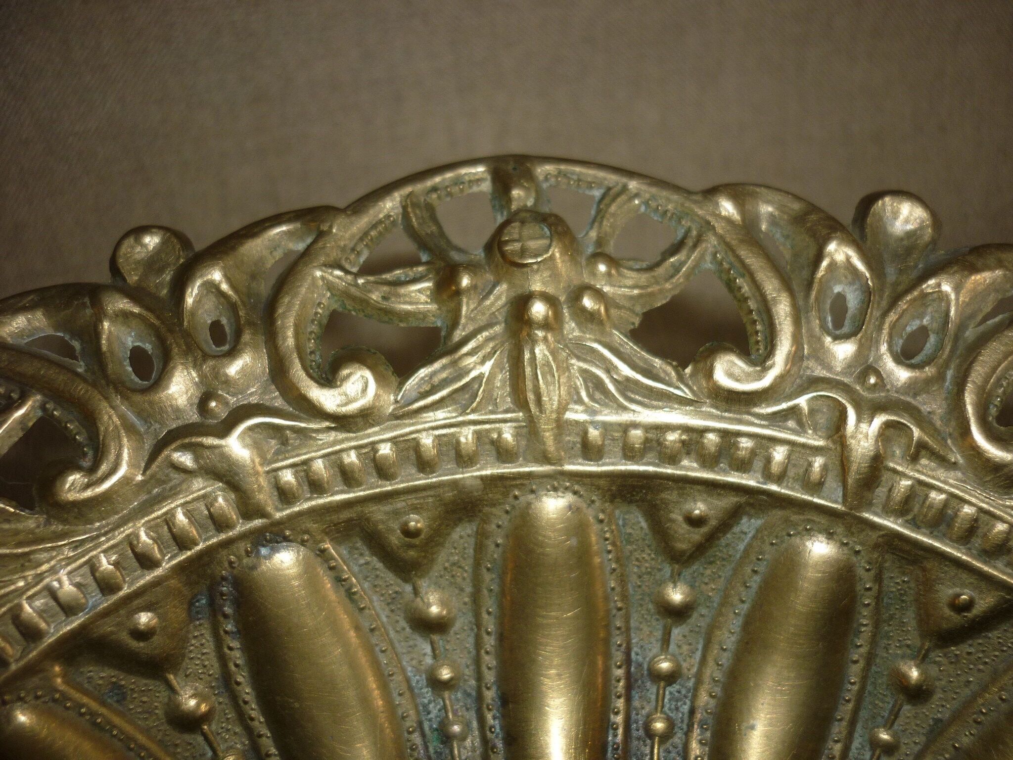 Fruit cup on bronze piedouche