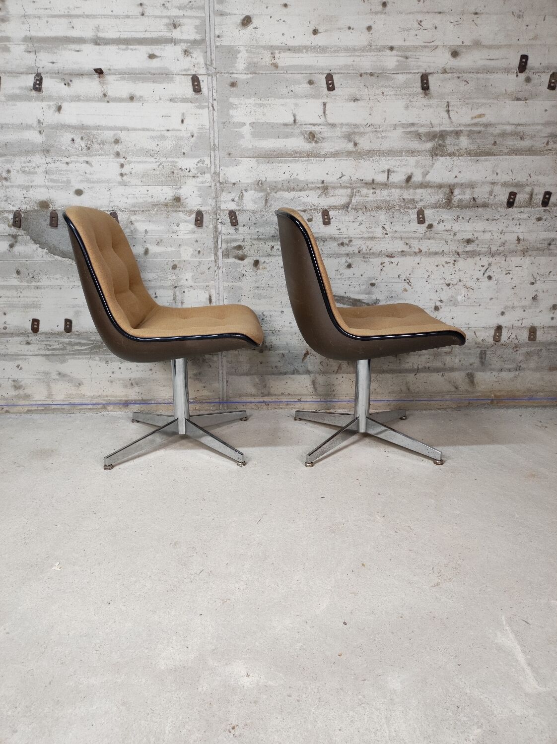 Paire de fauteuils Randall Buck