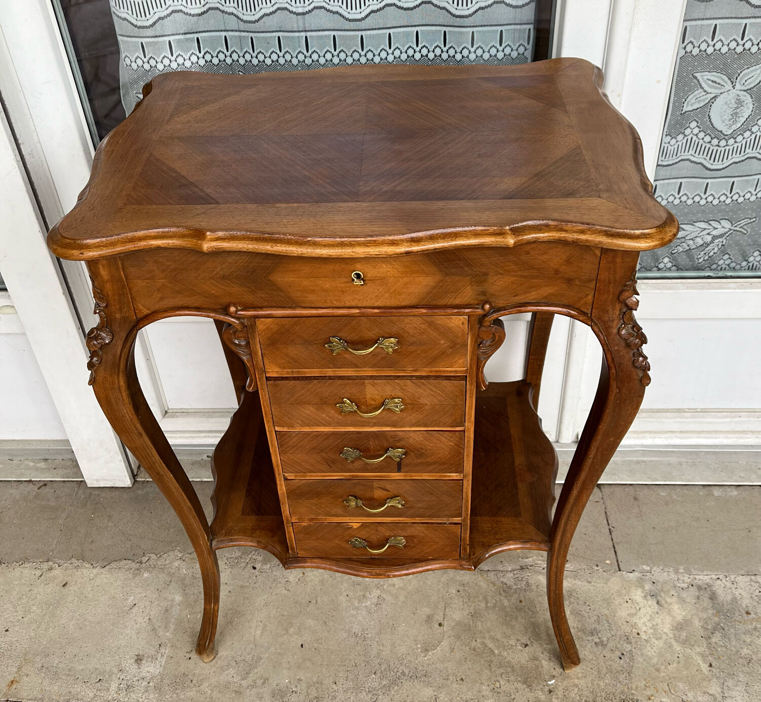 Dressing table in wood marquetry
