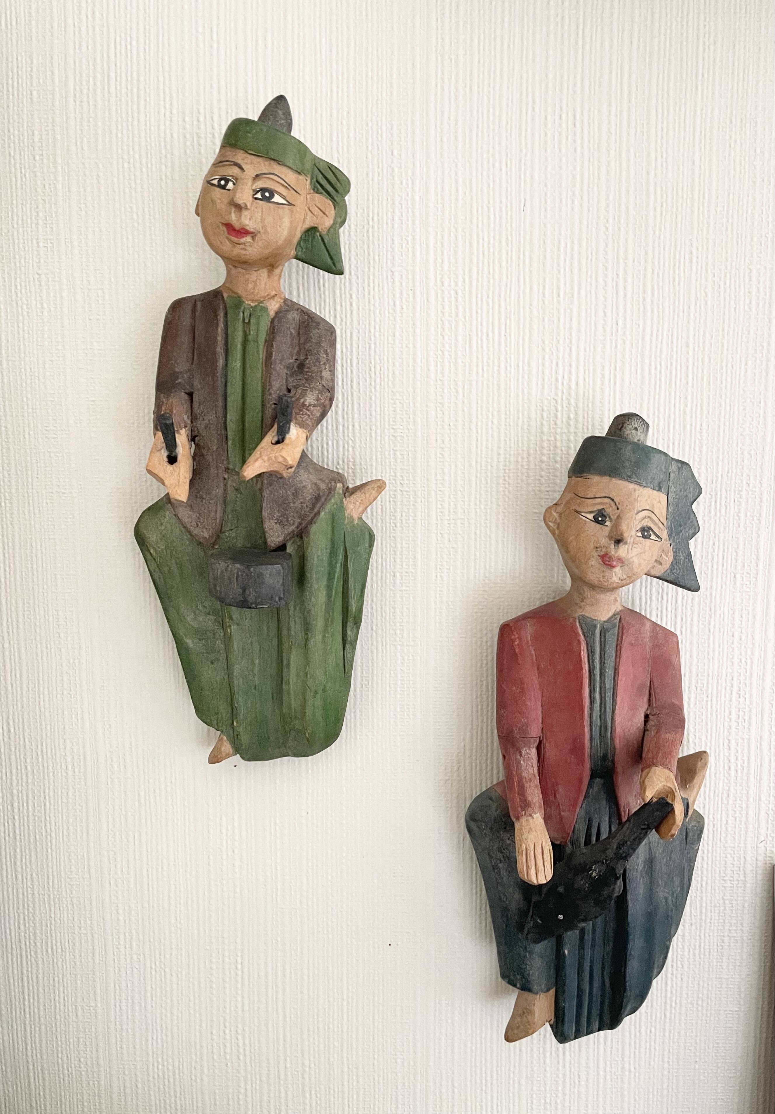 Polychrome wooden statuettes musicians from Asia