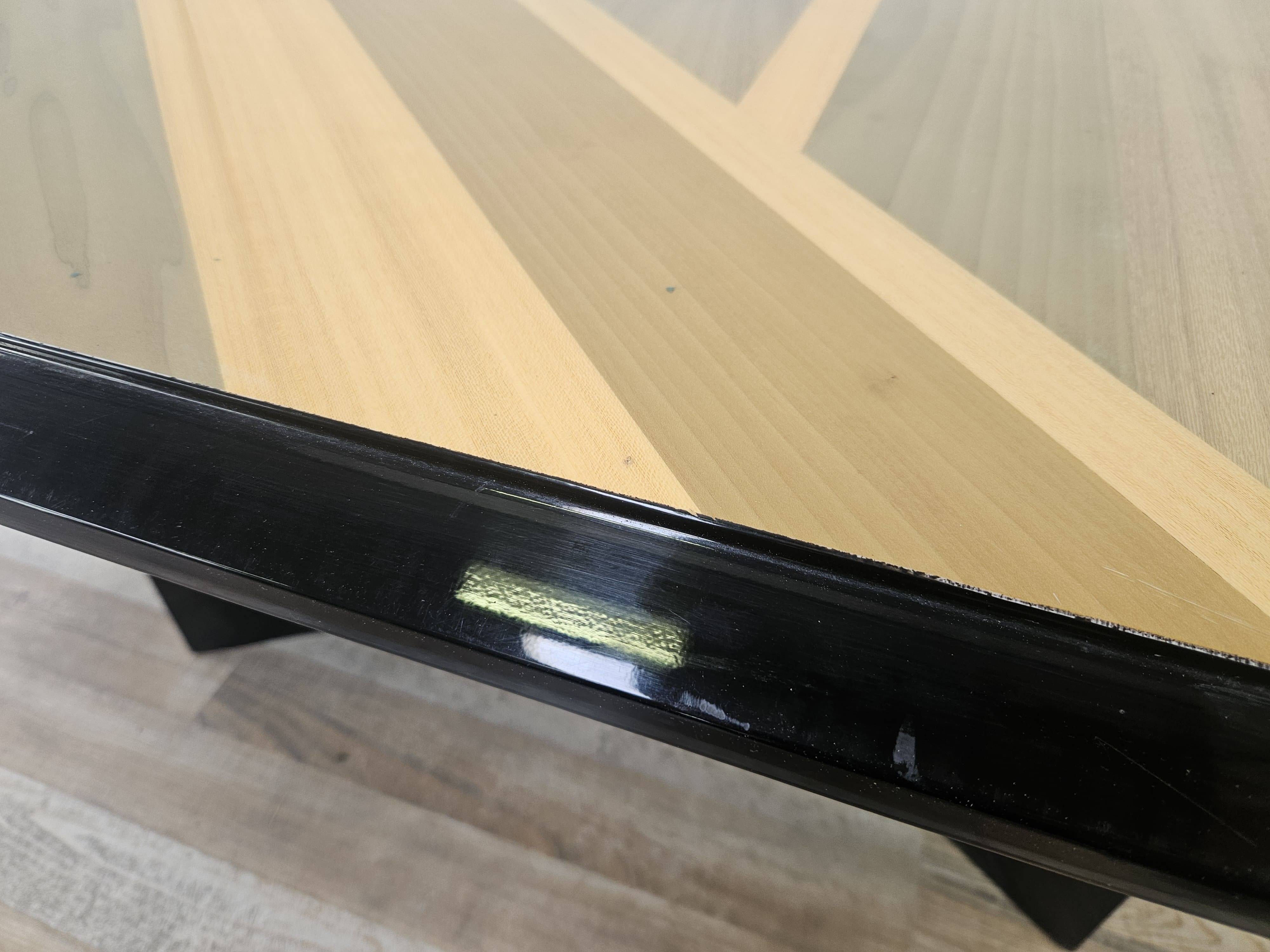 Table basse carrée des années 70 aux motifs géométriques