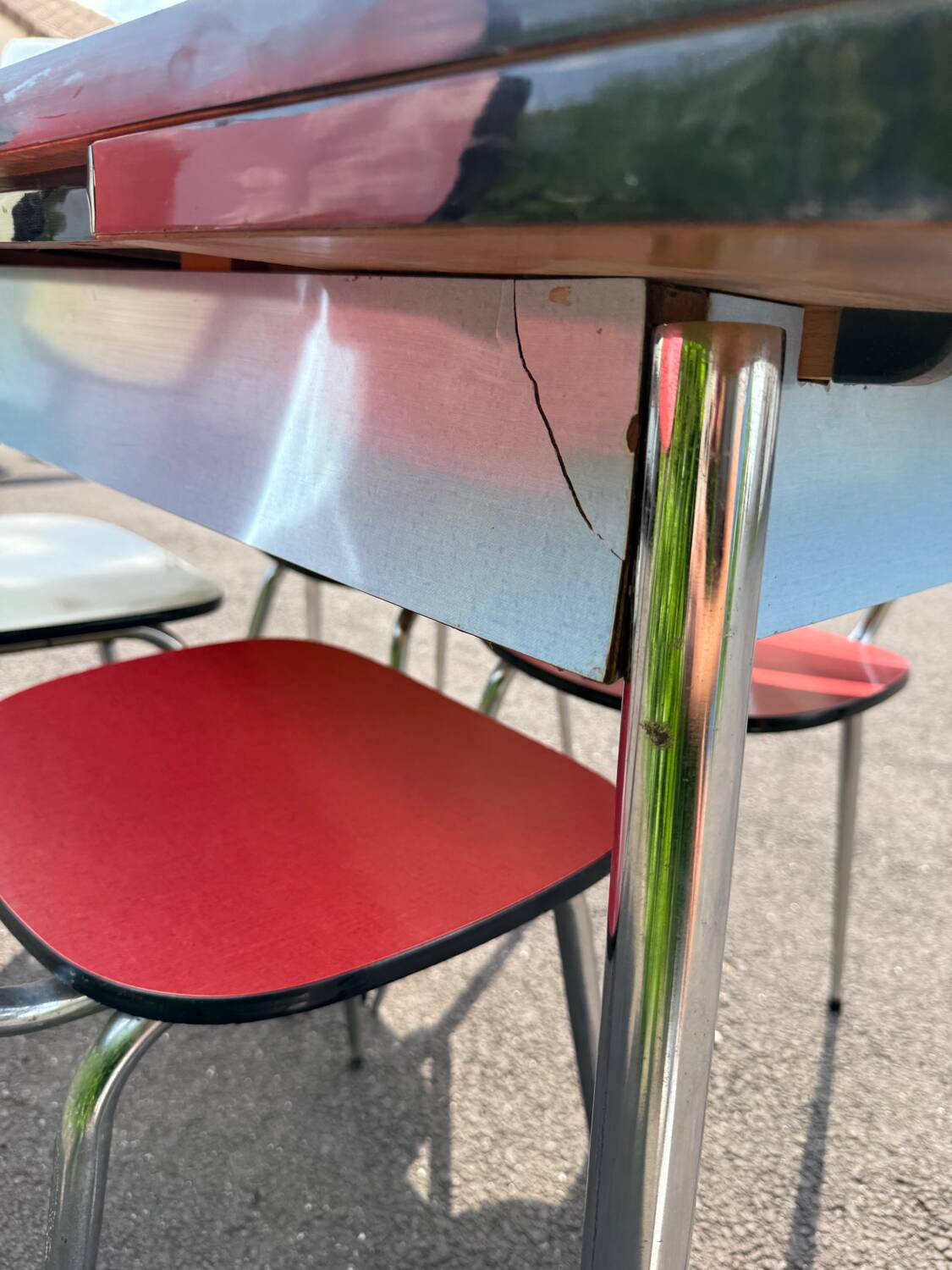 Vintage 70s Formica chair with table