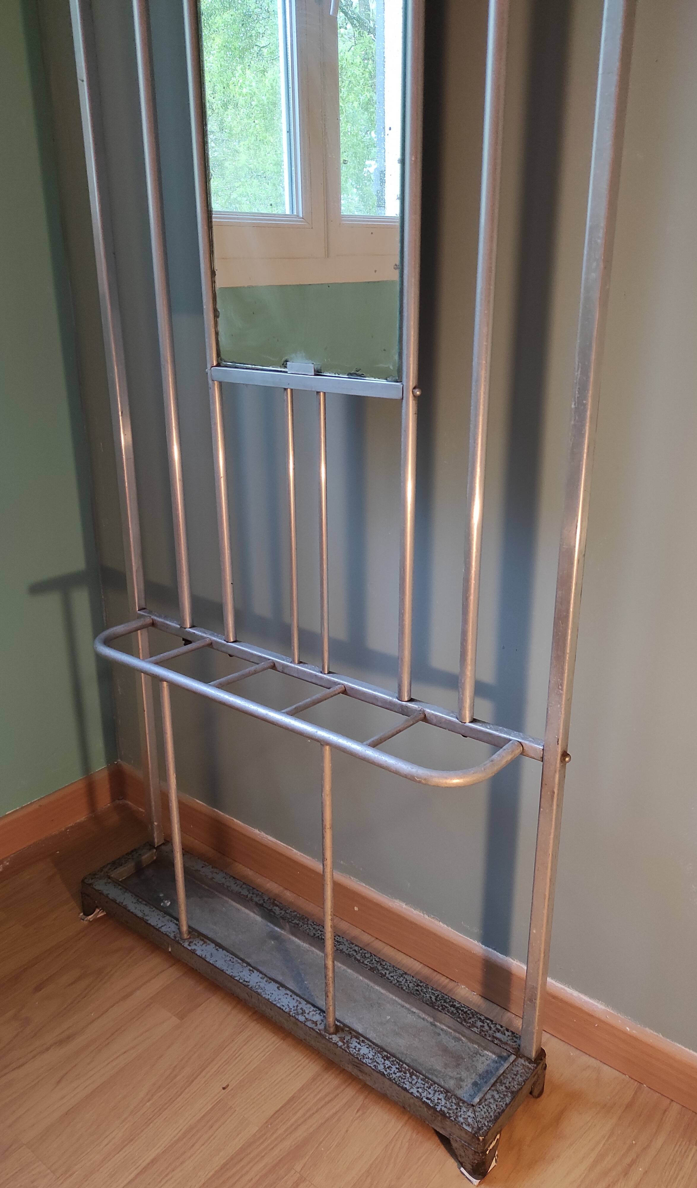 Aluminium coat holder