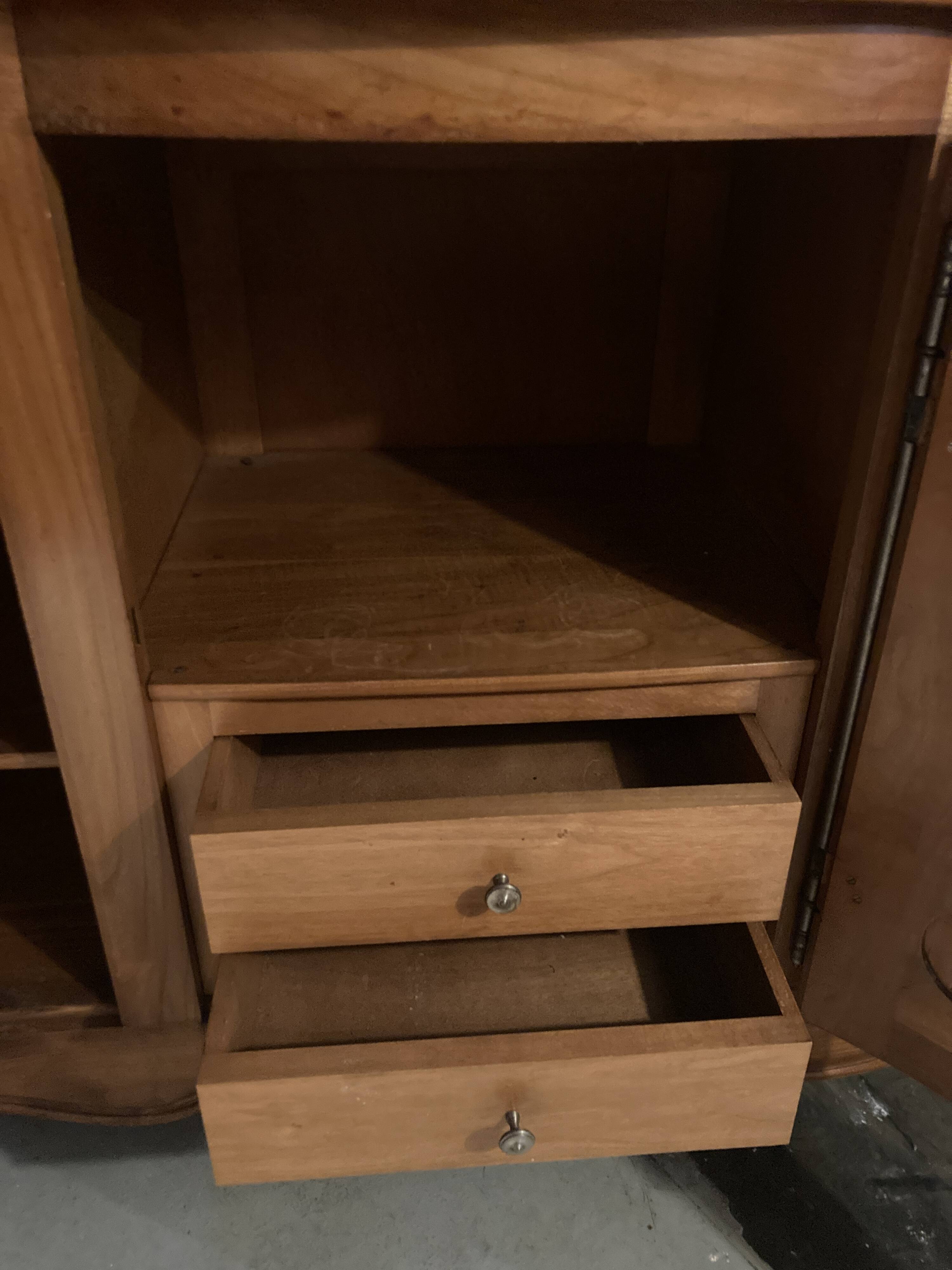Louis XV style sideboard, 3 doors with lock, glass top.