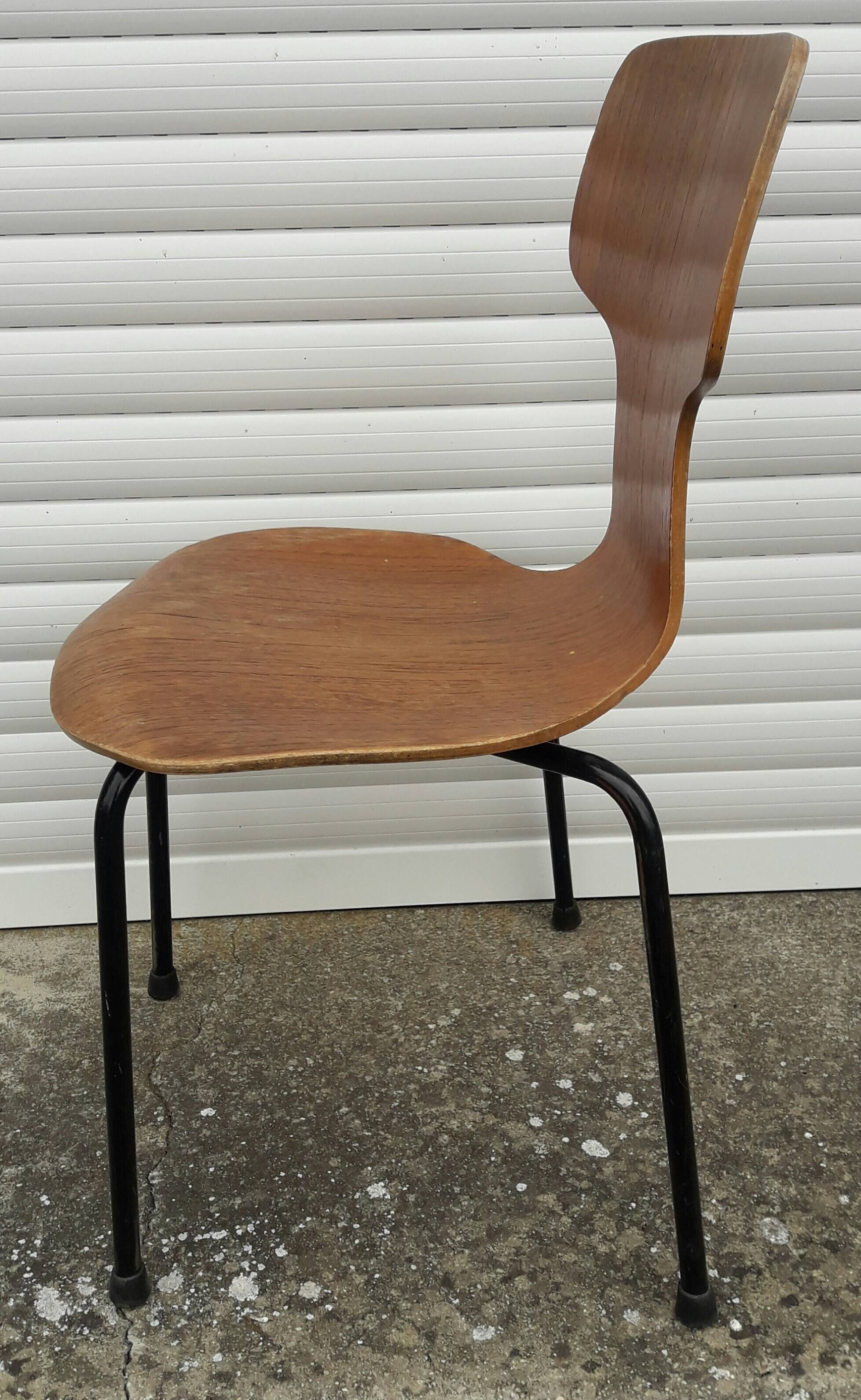Hammer chair 3123 by Arne Jacobsen for Hansen in 1969, children's model