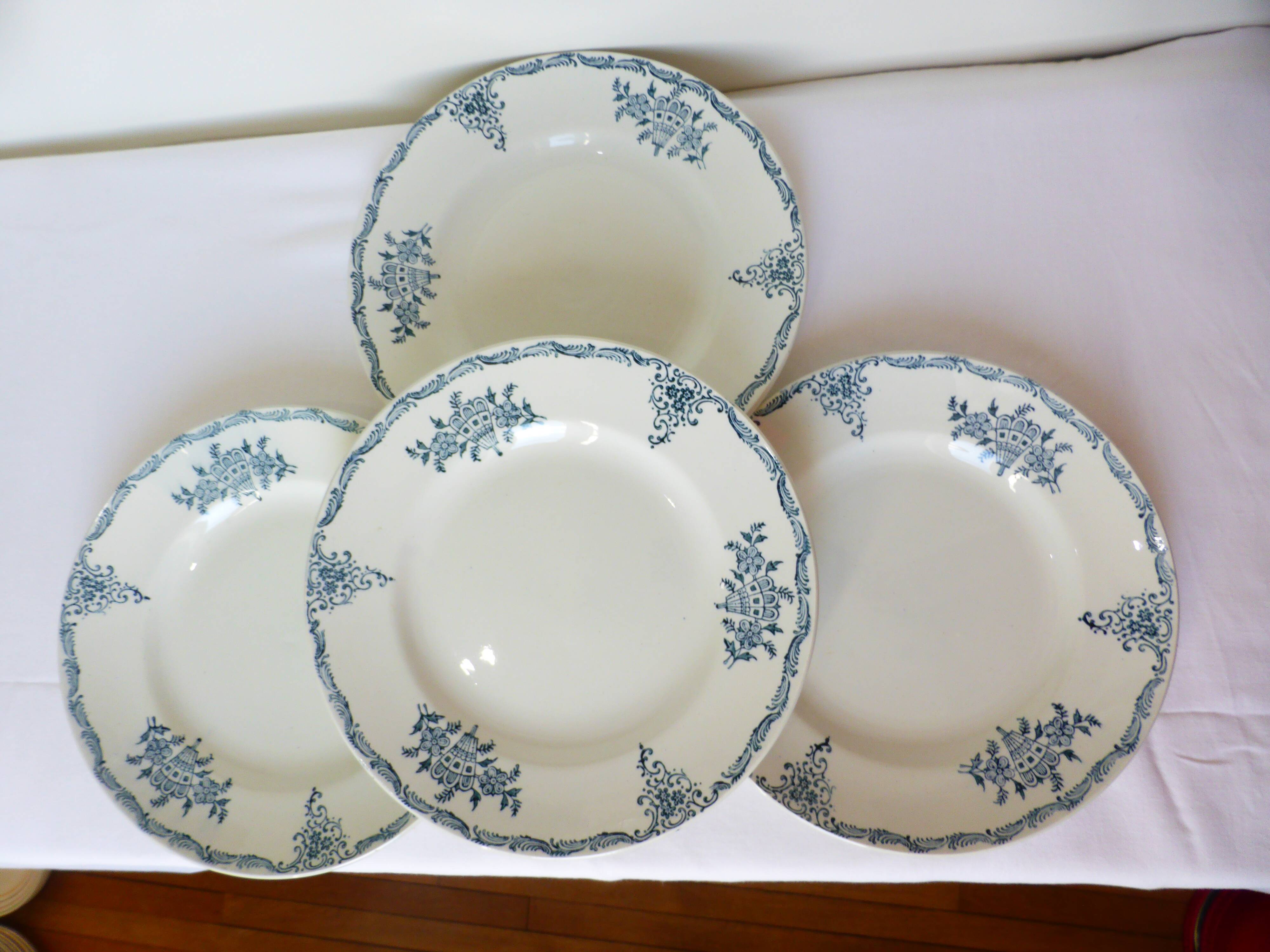 4 flat plates made of St Amand ironstone 220530