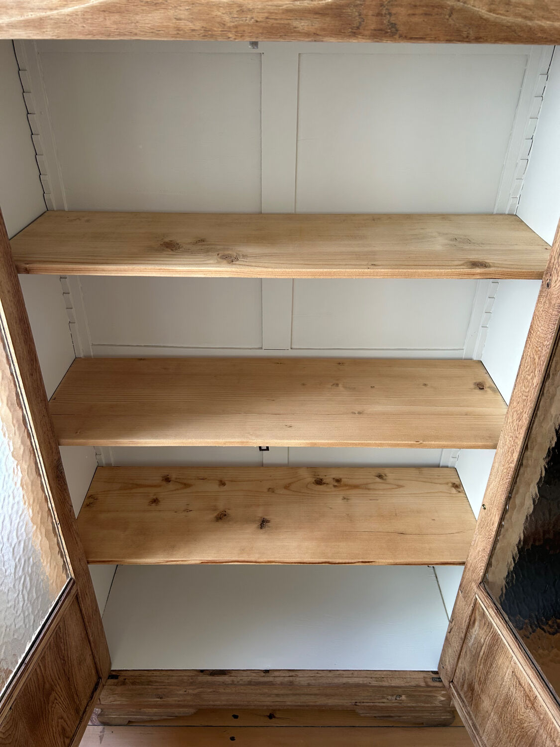 Glass cabinet in raw oak (renovated)
