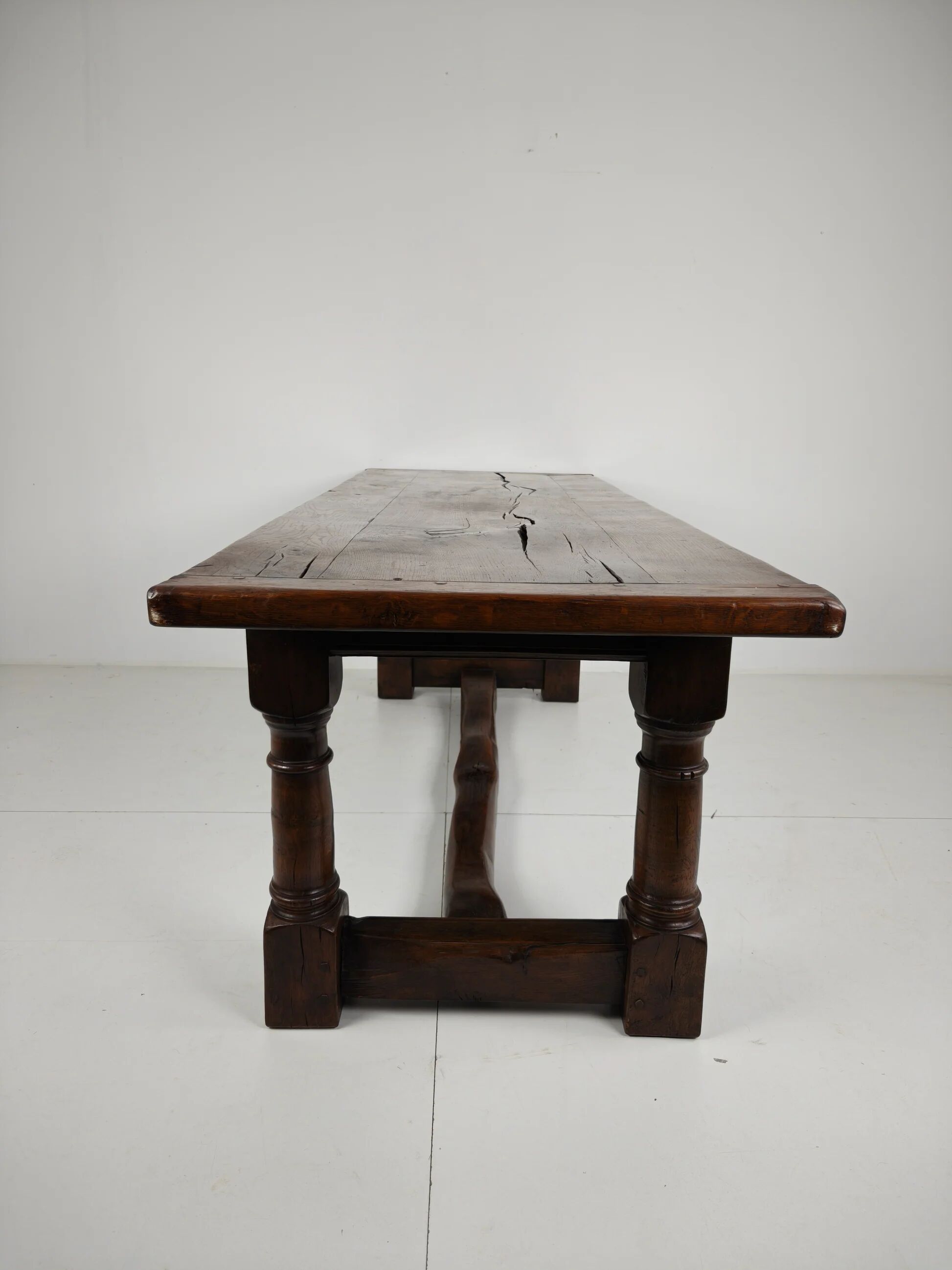 Table à manger anglaise en chêne massif, XXe siècle