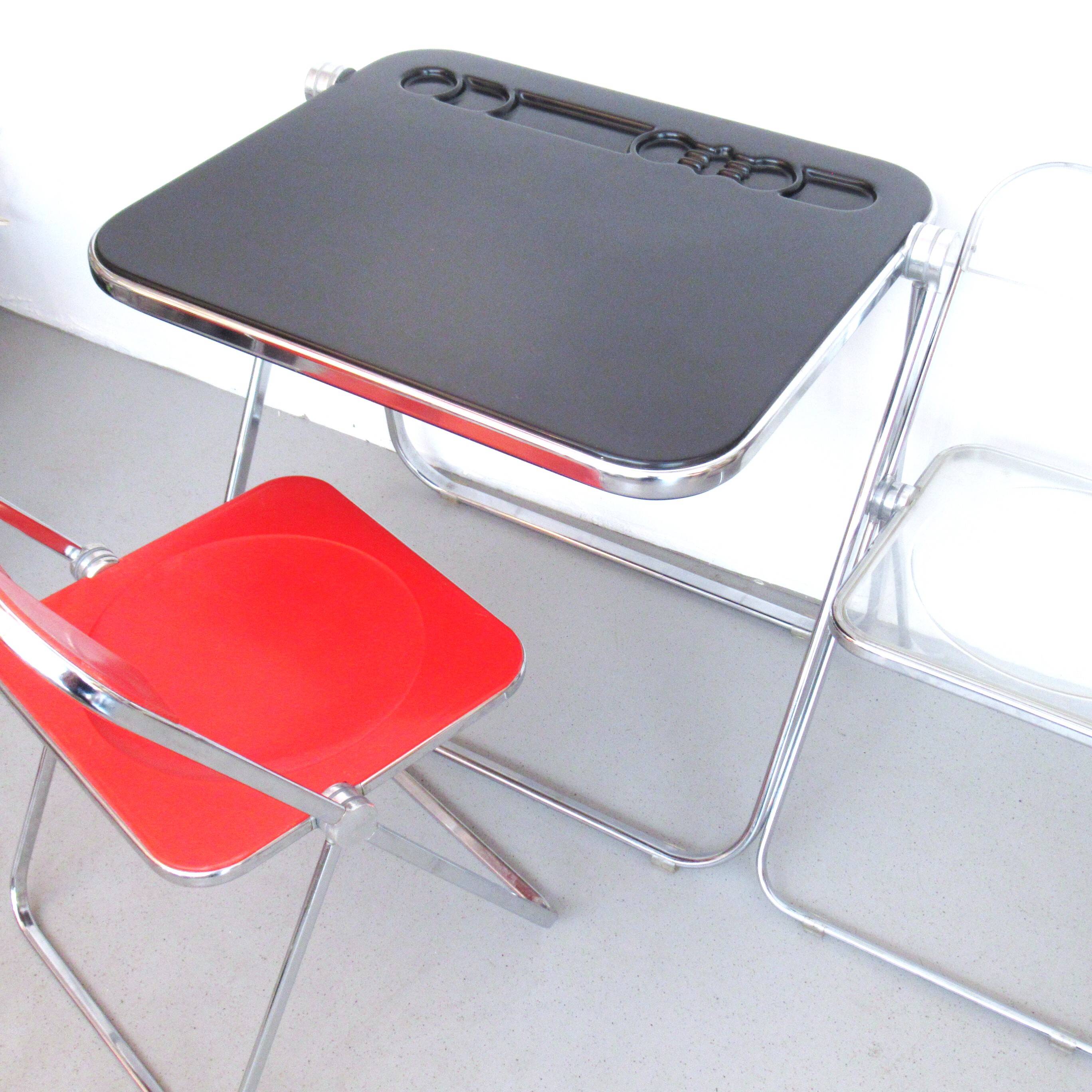 Chaise Plia rouge Giancarlo Piretti Anonima Castelli