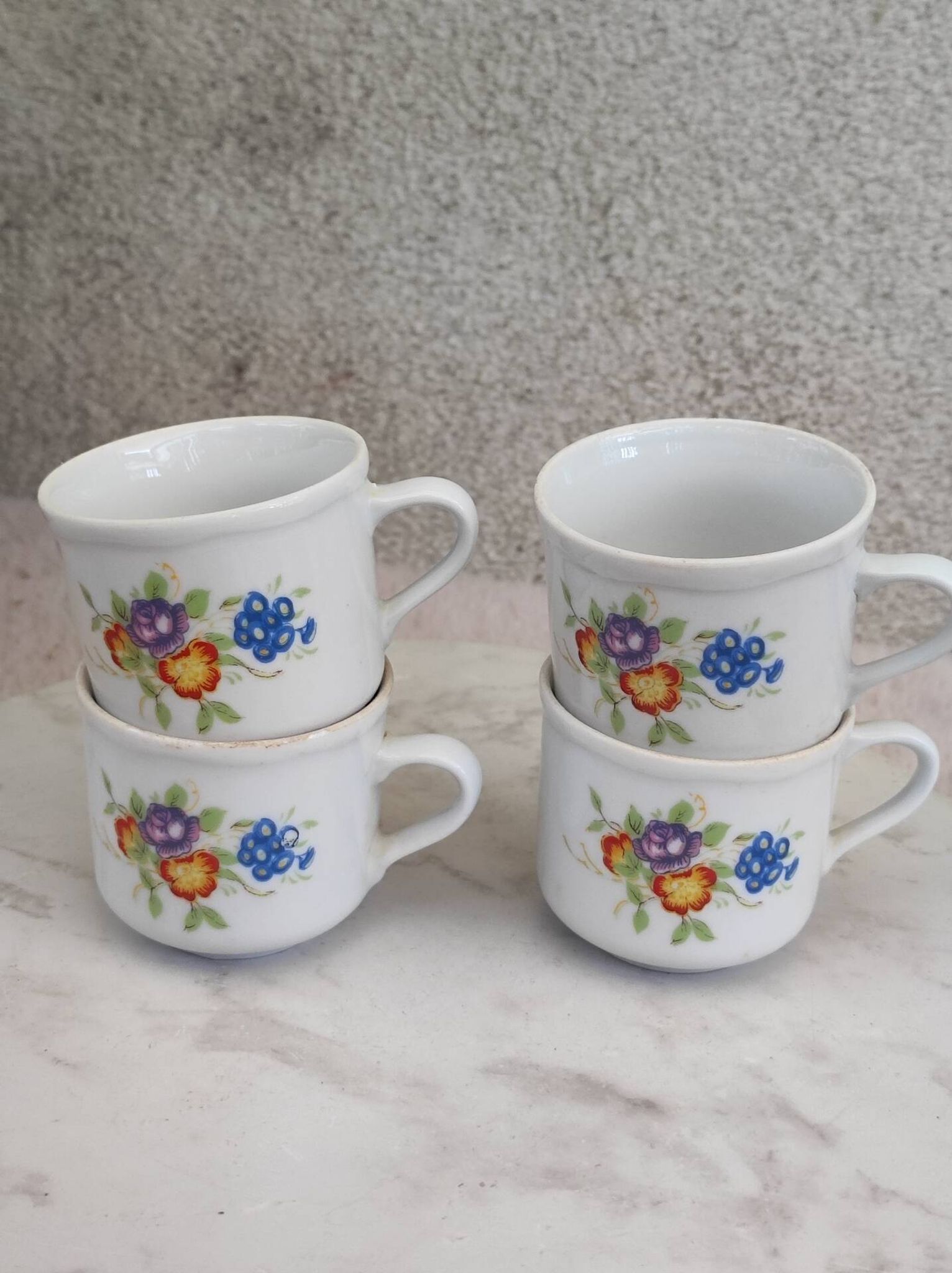 Tasse a café fleurs en porcelaine