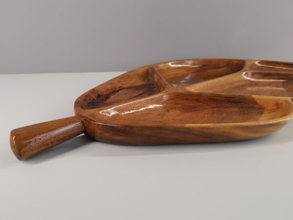 Plateau de service ou apéritif en bois sculpté vernis années 70